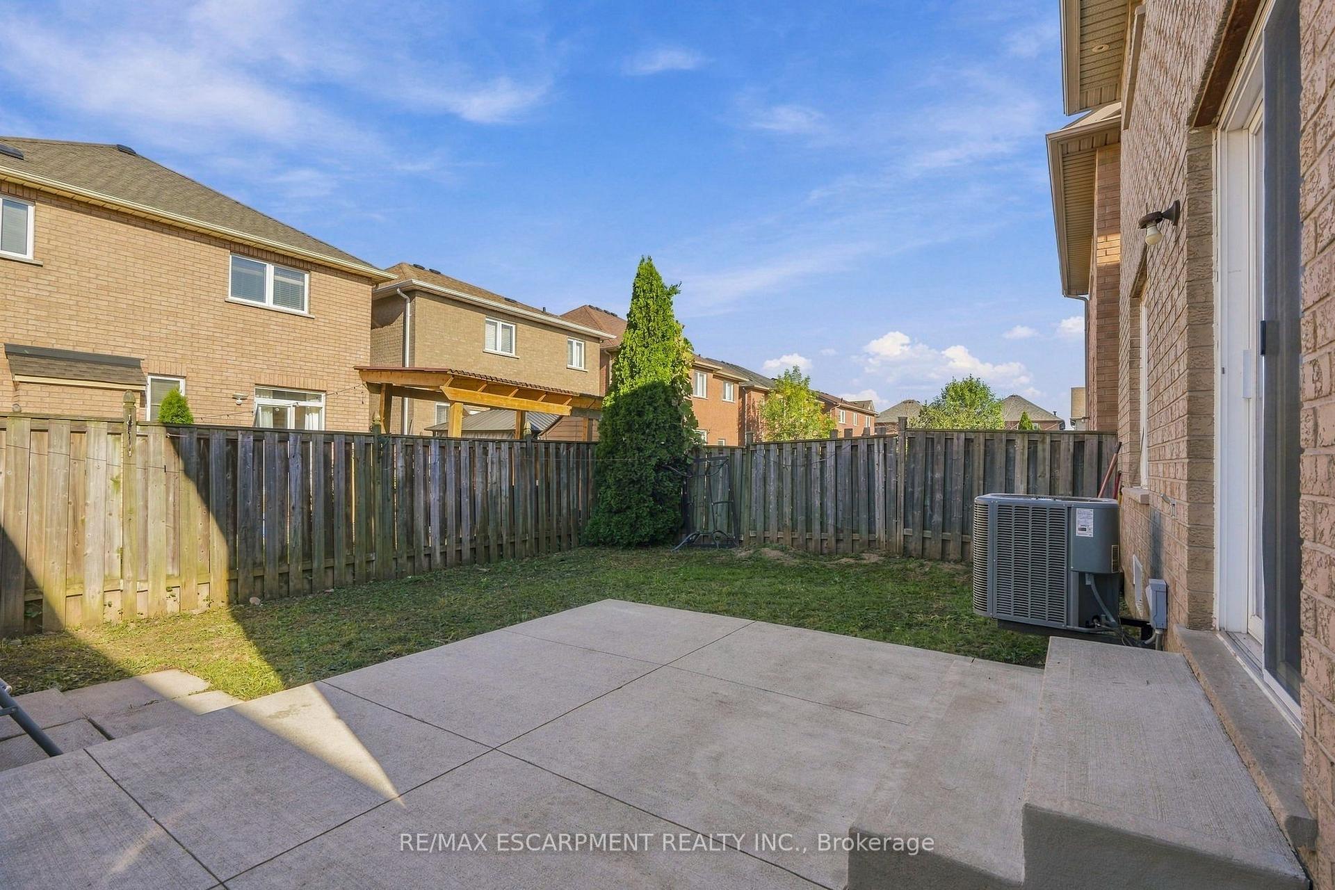 Photo 39 of 31 Peachwood Crescent, Hamilton, Stoney Creek — HOMEH