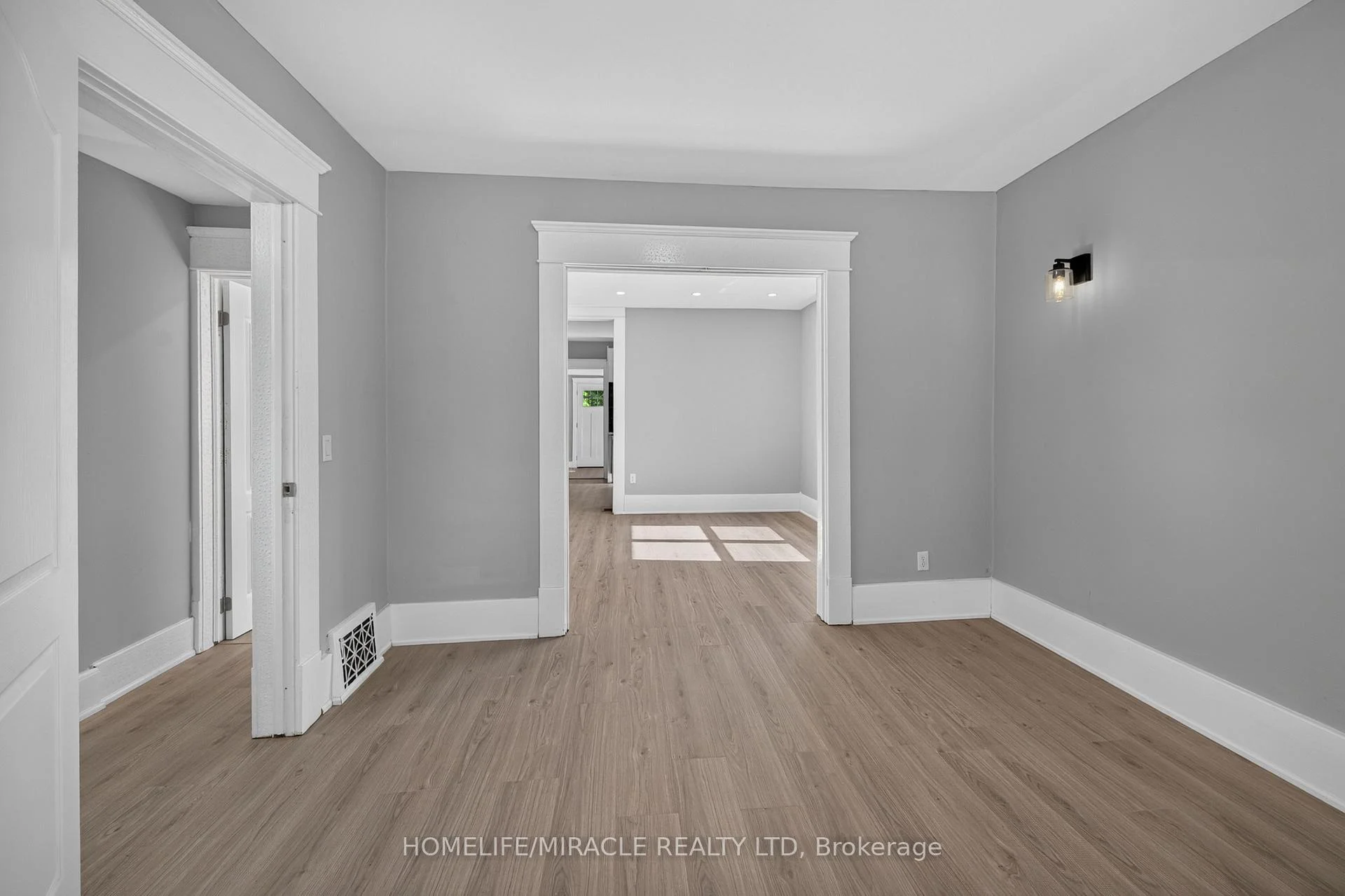 Photo 11 of 117 William Street, Brantford, Lansdowne — HOMEH