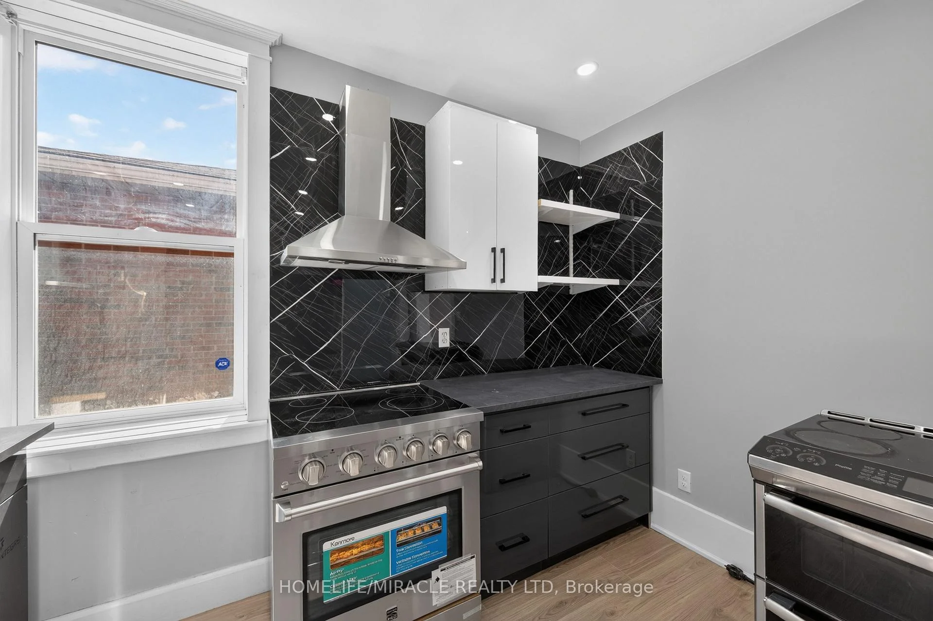 Photo 21 of 117 William Street, Brantford, Lansdowne — HOMEH