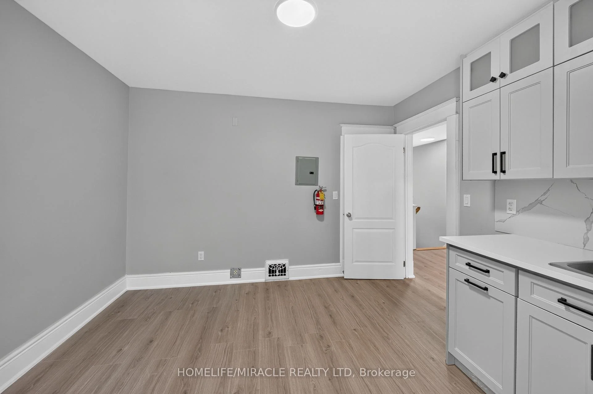 Photo 32 of 117 William Street, Brantford, Lansdowne — HOMEH