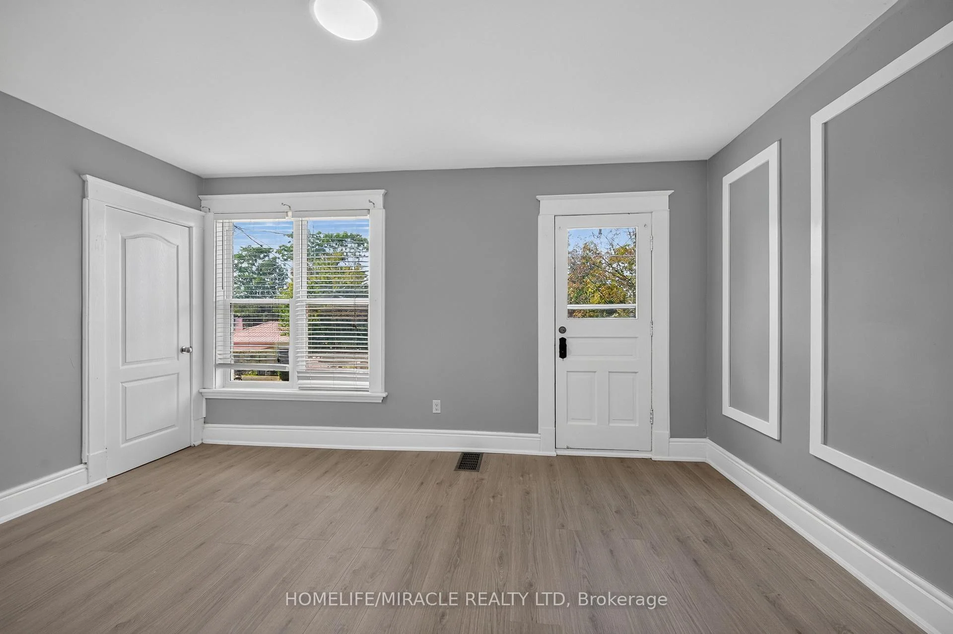 Photo 35 of 117 William Street, Brantford, Lansdowne — HOMEH