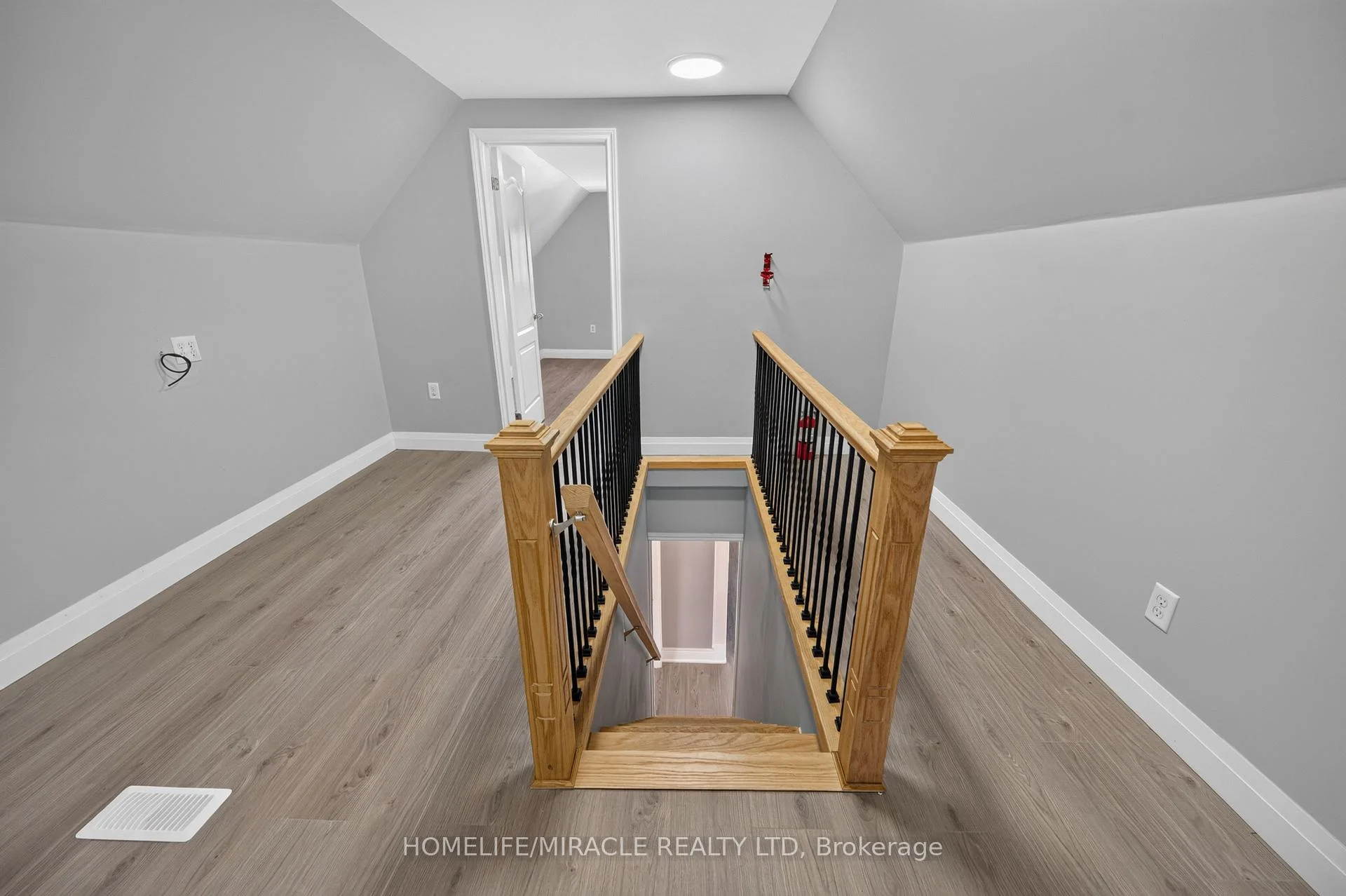 Photo 41 of 117 William Street, Brantford, Lansdowne — HOMEH