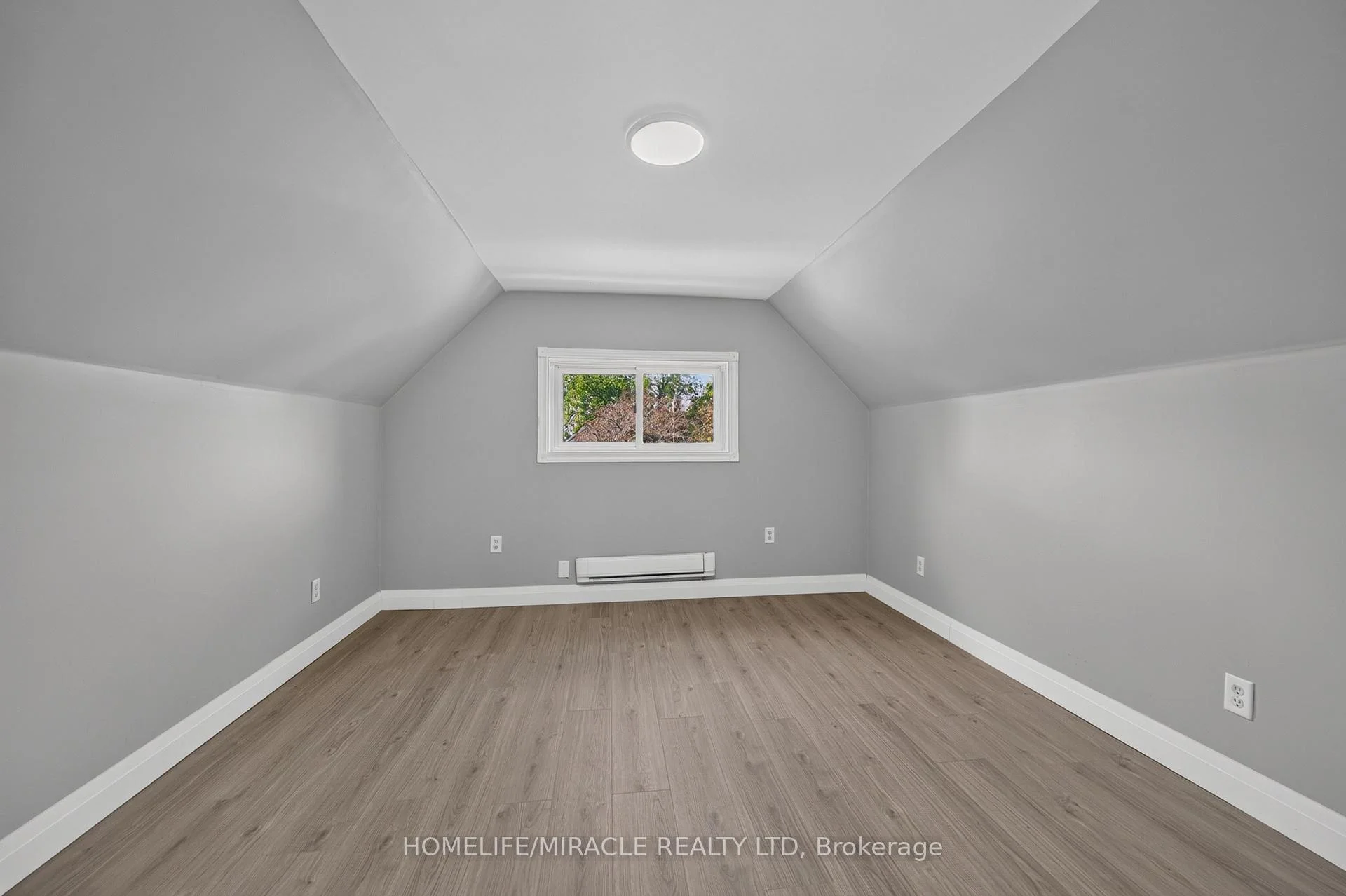 Photo 42 of 117 William Street, Brantford, Lansdowne — HOMEH