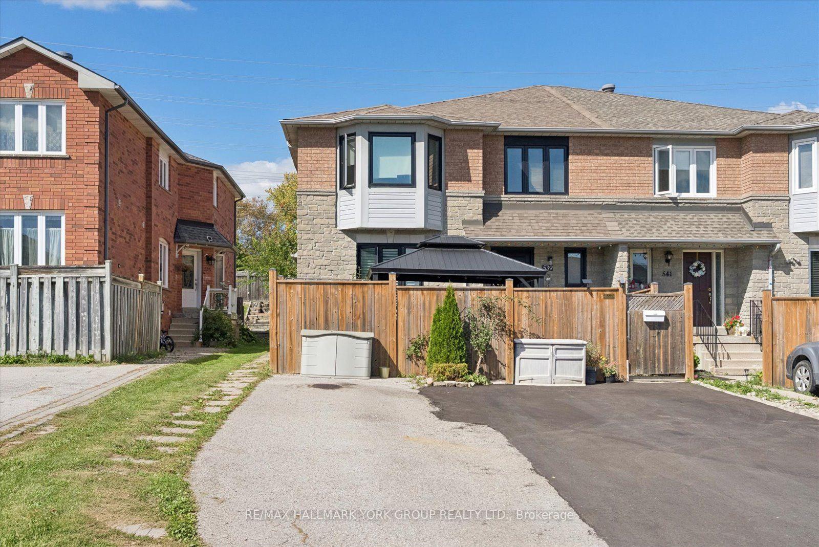 Photo of 537 Walpole Crescent