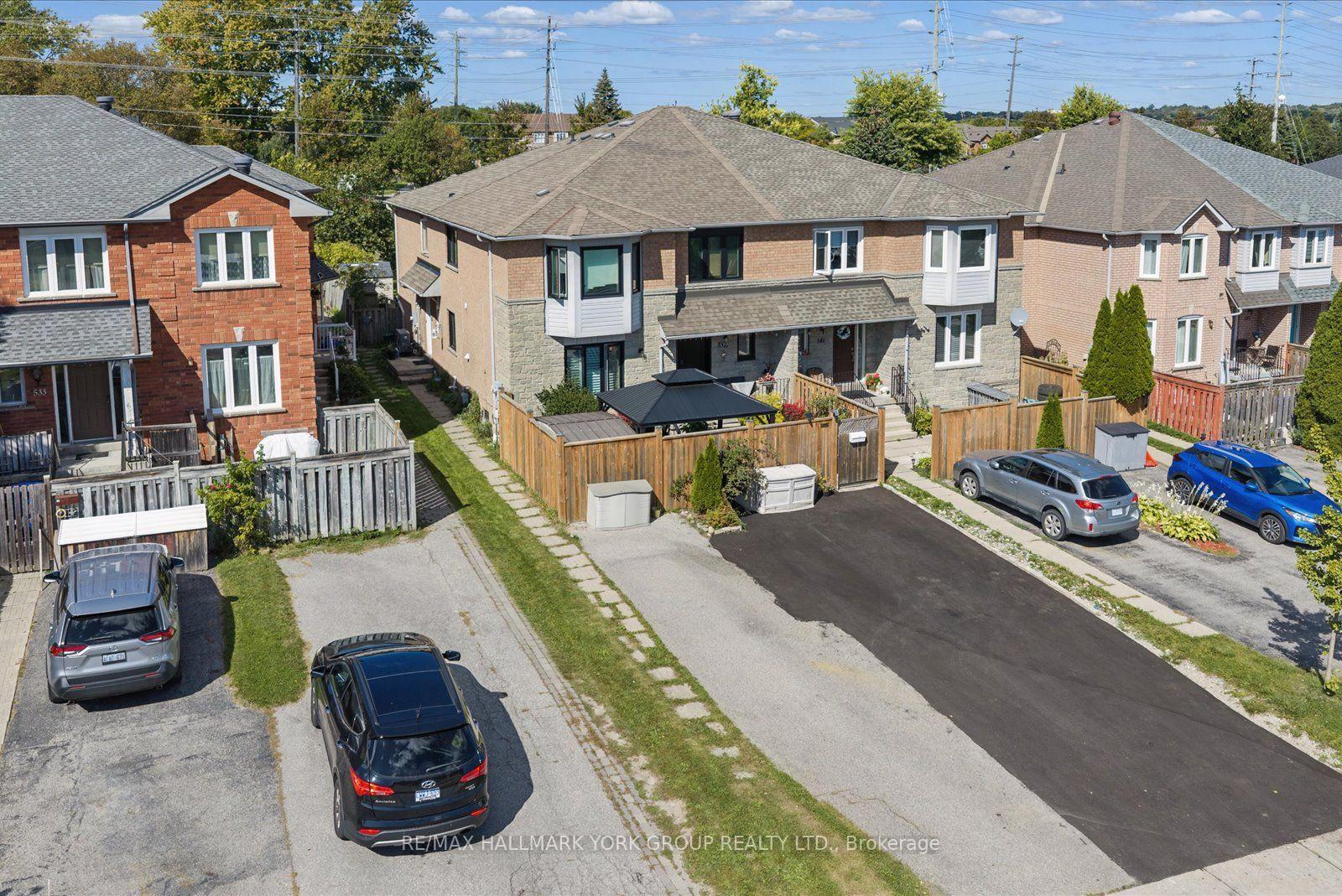Photo 2 of 537 Walpole Crescent, Newmarket, Stonehaven-Wyndham — HOMEH