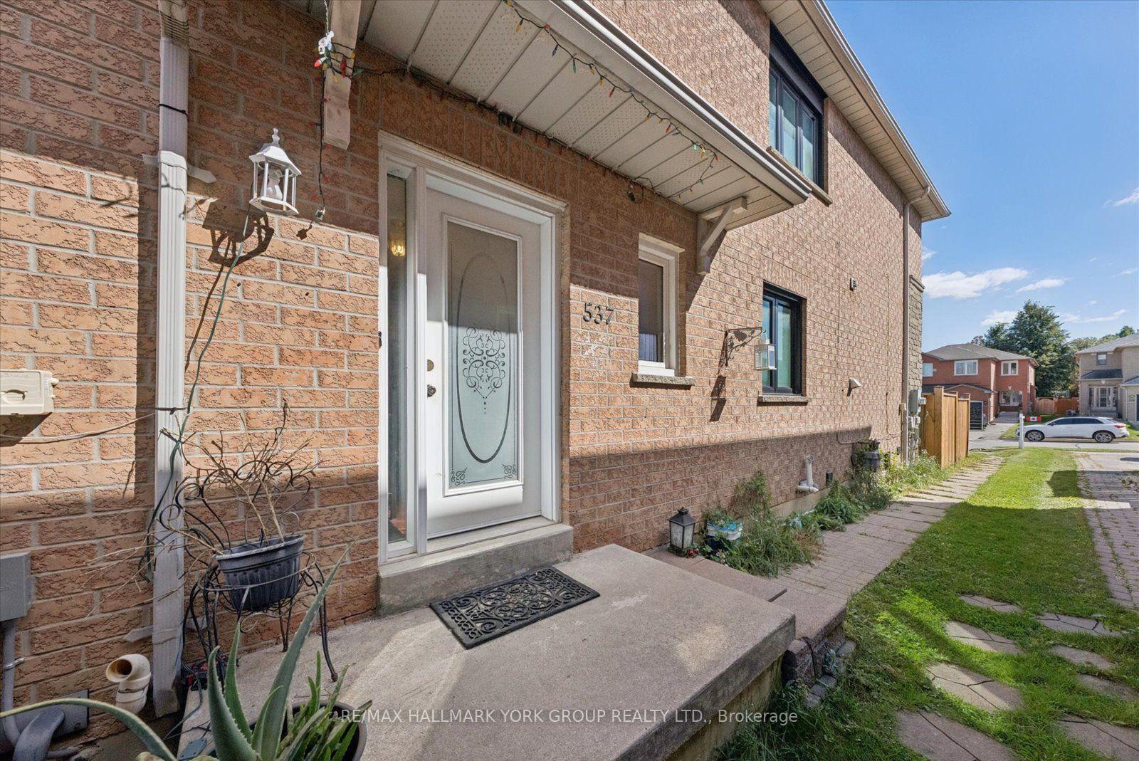 Photo 3 of 537 Walpole Crescent, Newmarket, Stonehaven-Wyndham — HOMEH