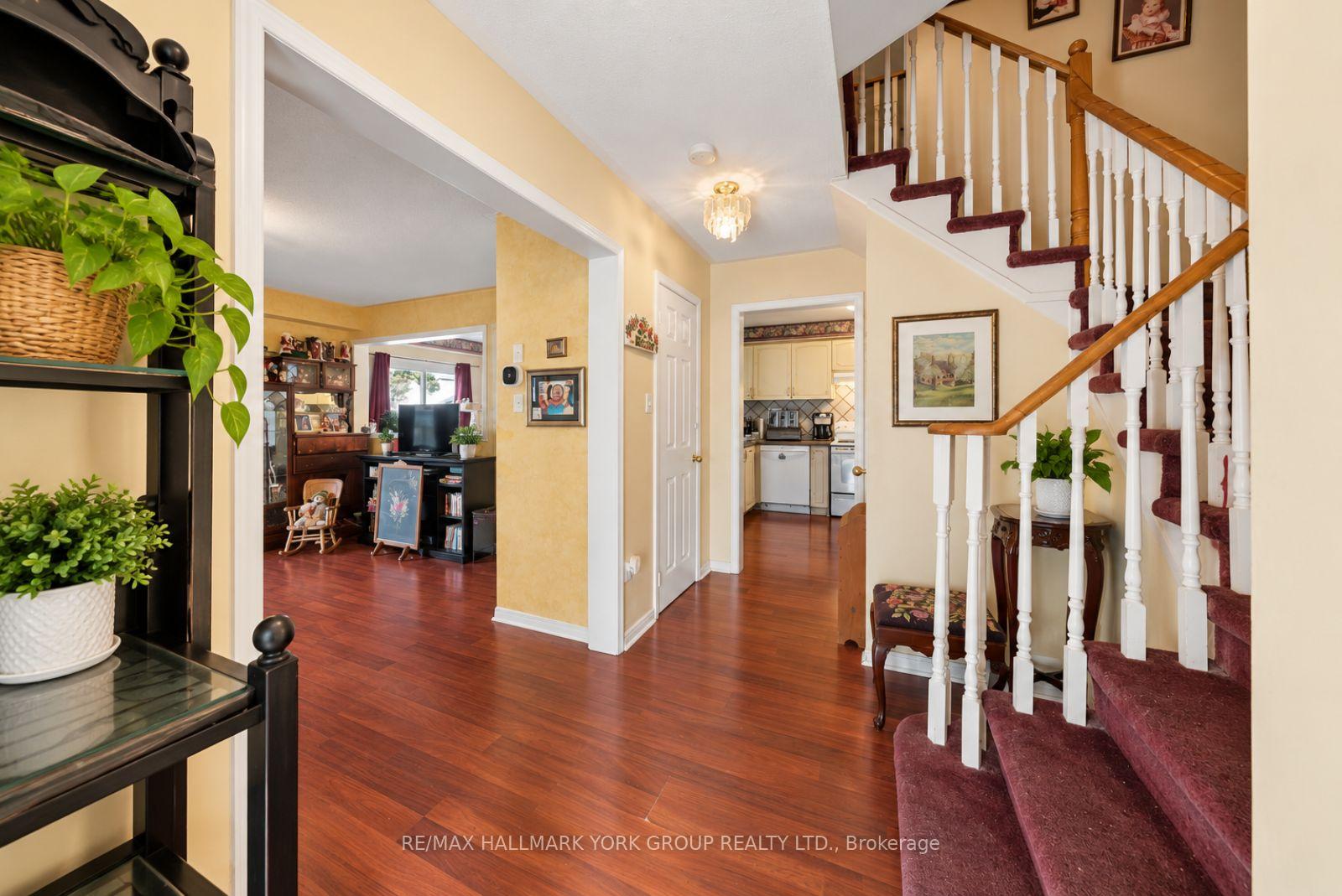 Photo 5 of 537 Walpole Crescent, Newmarket, Stonehaven-Wyndham — HOMEH