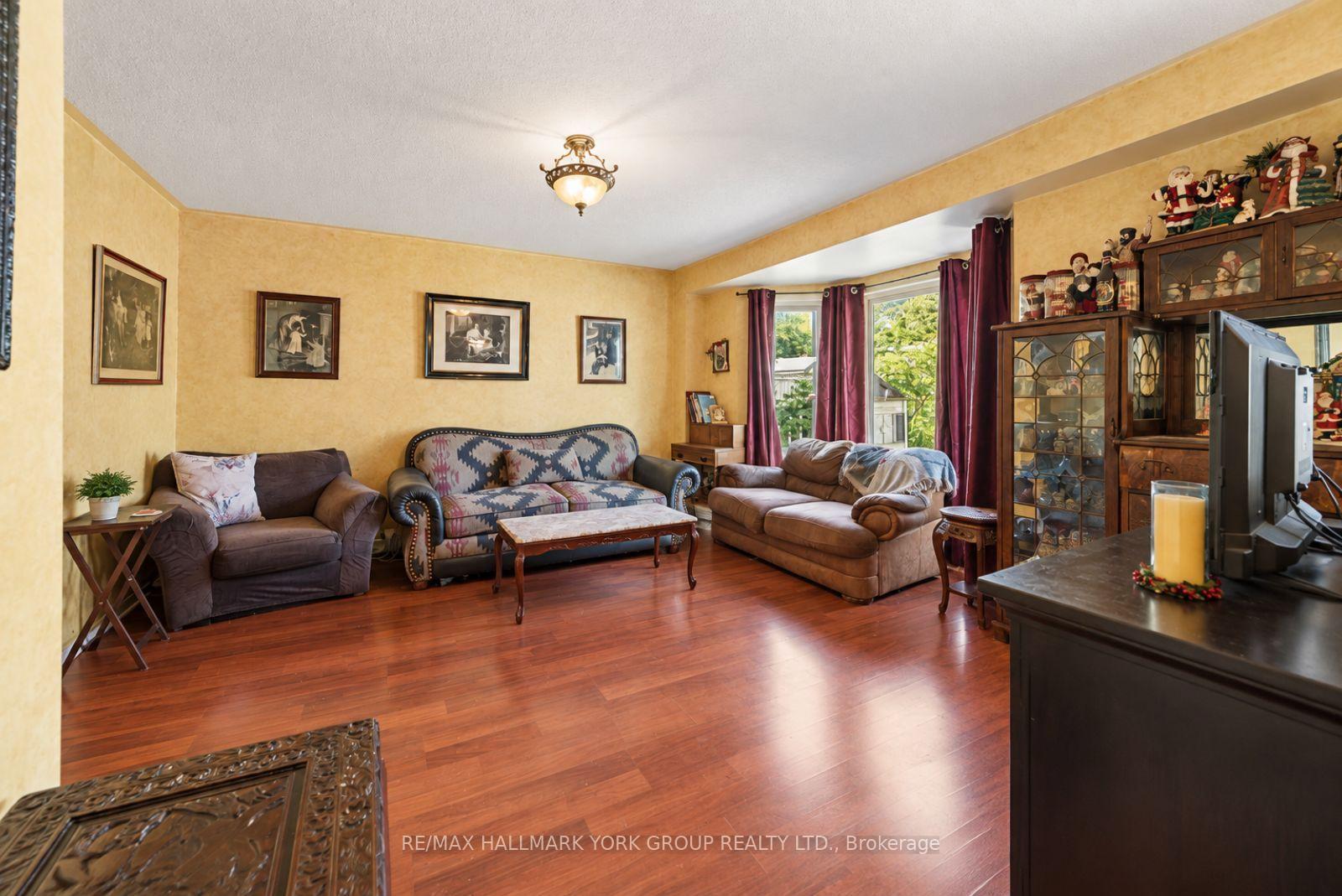 Photo 9 of 537 Walpole Crescent, Newmarket, Stonehaven-Wyndham — HOMEH