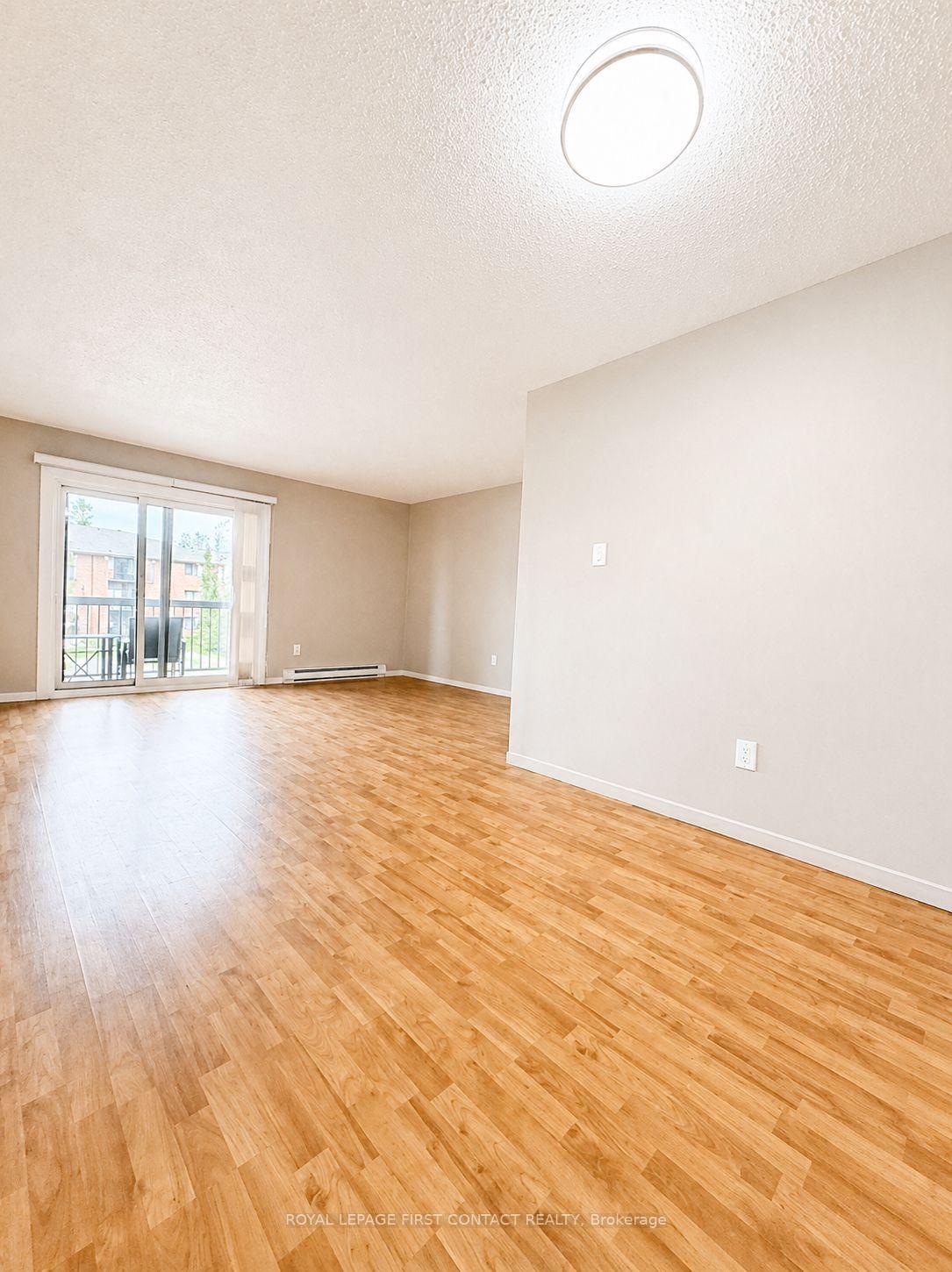 Photo 2 of Unit B7, 179 Edgehill Drive, Barrie, Letitia Heights — HOMEH