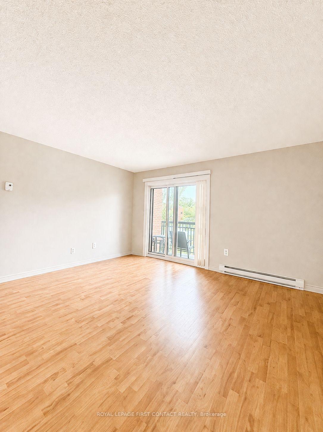 Photo 3 of Unit B7, 179 Edgehill Drive, Barrie, Letitia Heights — HOMEH