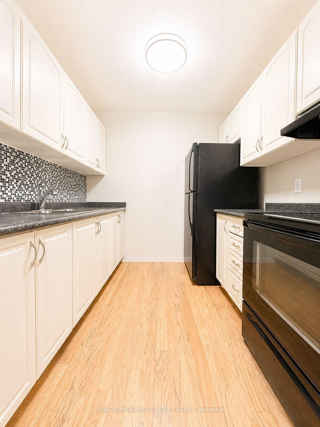 Photo 5 of Unit B7, 179 Edgehill Drive, Barrie, Letitia Heights — HOMEH