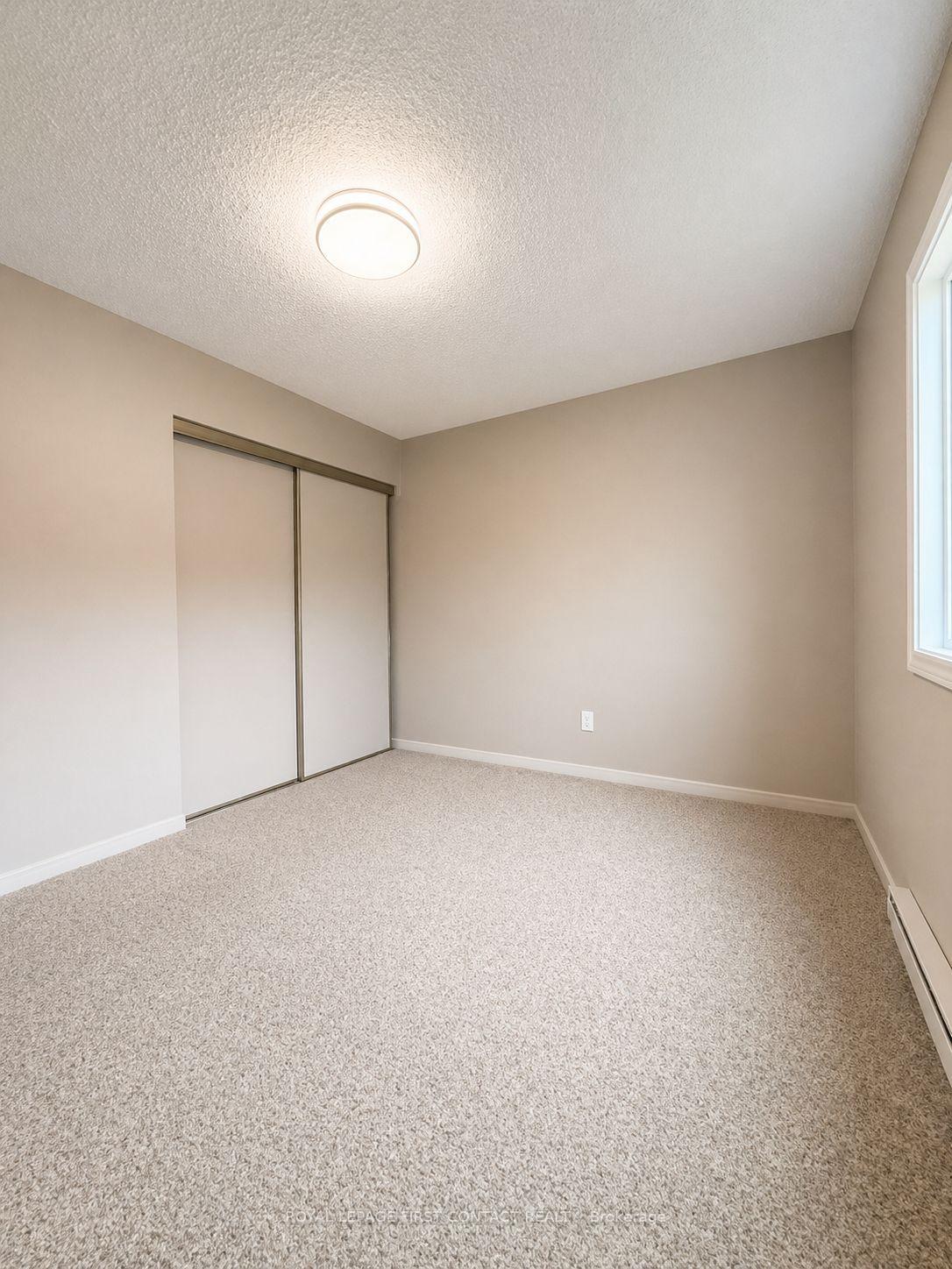 Photo 6 of Unit B7, 179 Edgehill Drive, Barrie, Letitia Heights — HOMEH