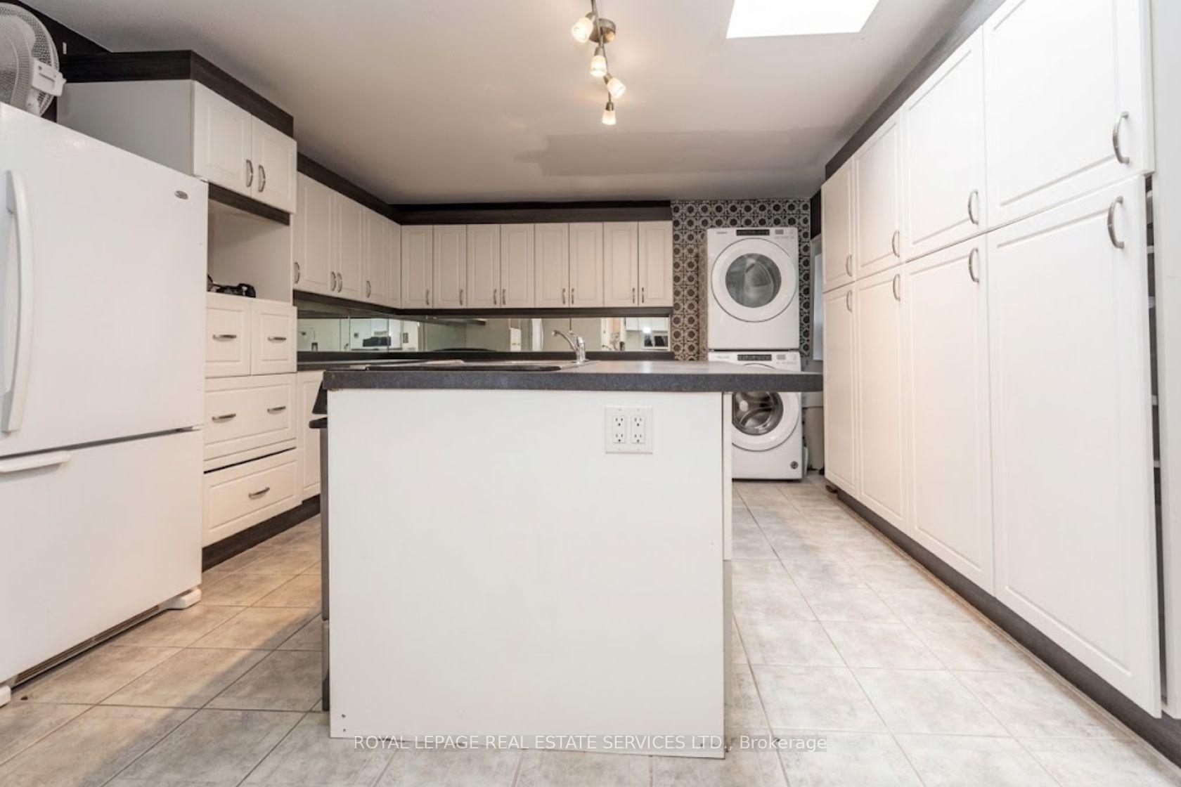 Photo 13 of 241-243 Lakeshore Road E, Mississauga, Port Credit — HOMEH