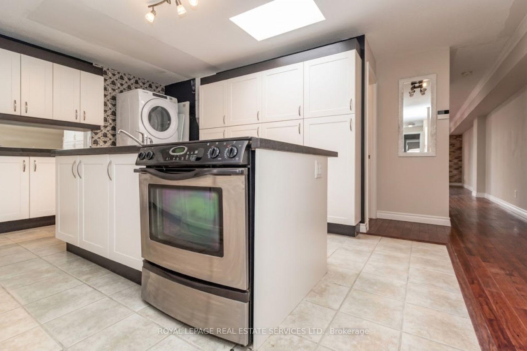 Photo 14 of 241-243 Lakeshore Road E, Mississauga, Port Credit — HOMEH