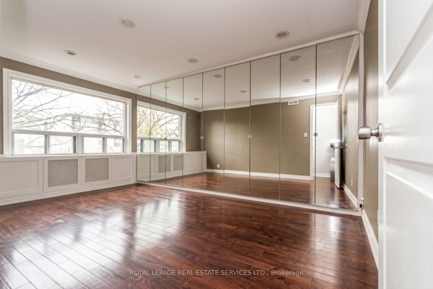 Photo 17 of 241-243 Lakeshore Road E, Mississauga, Port Credit — HOMEH