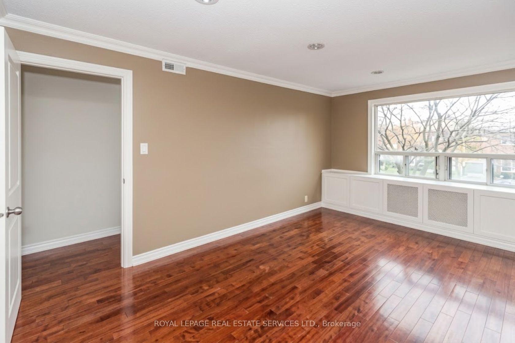 Photo 18 of 241-243 Lakeshore Road E, Mississauga, Port Credit — HOMEH