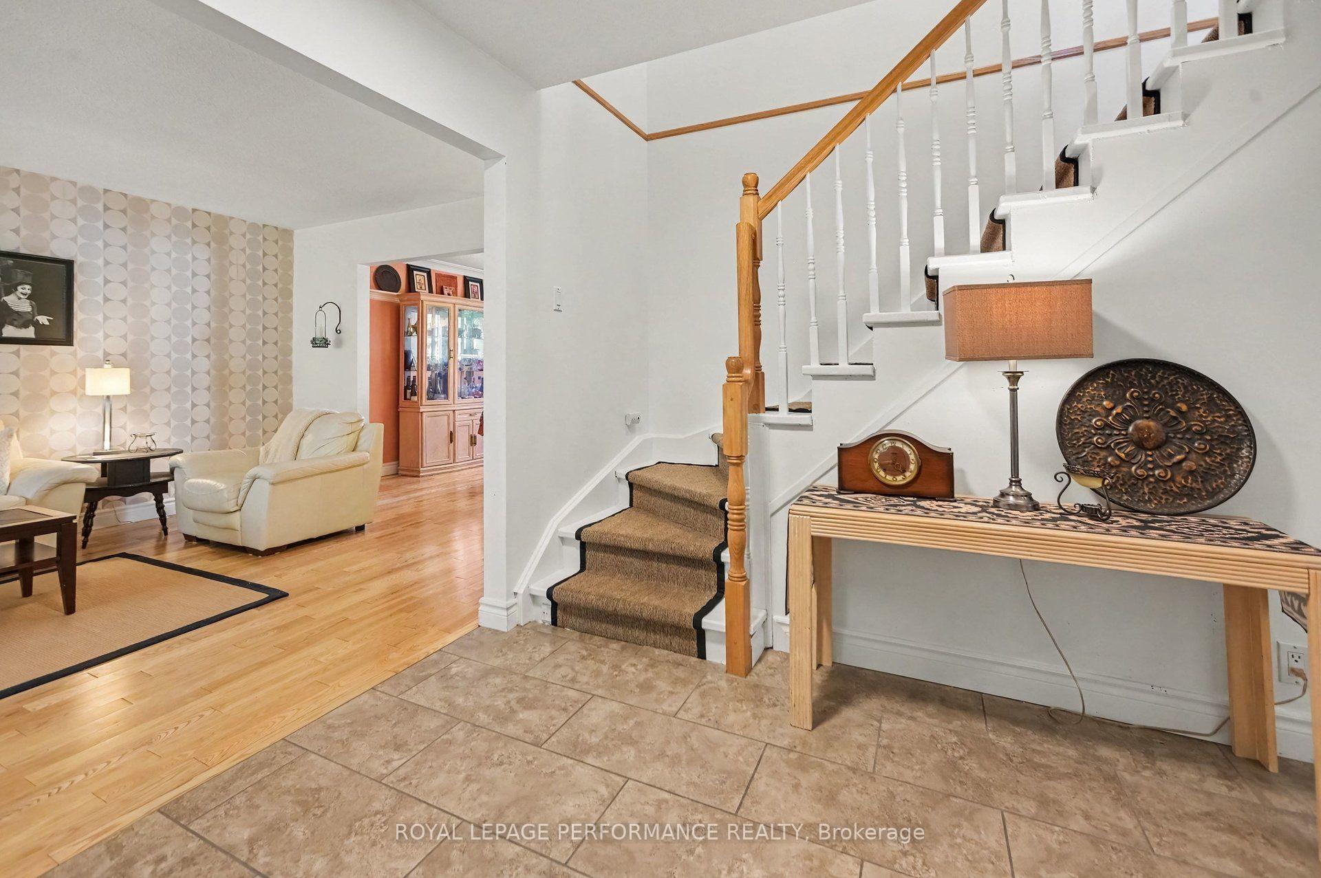 Photo 4 of 6284 Sundown Crescent, Ottawa, Convent Glen South — HOMEH