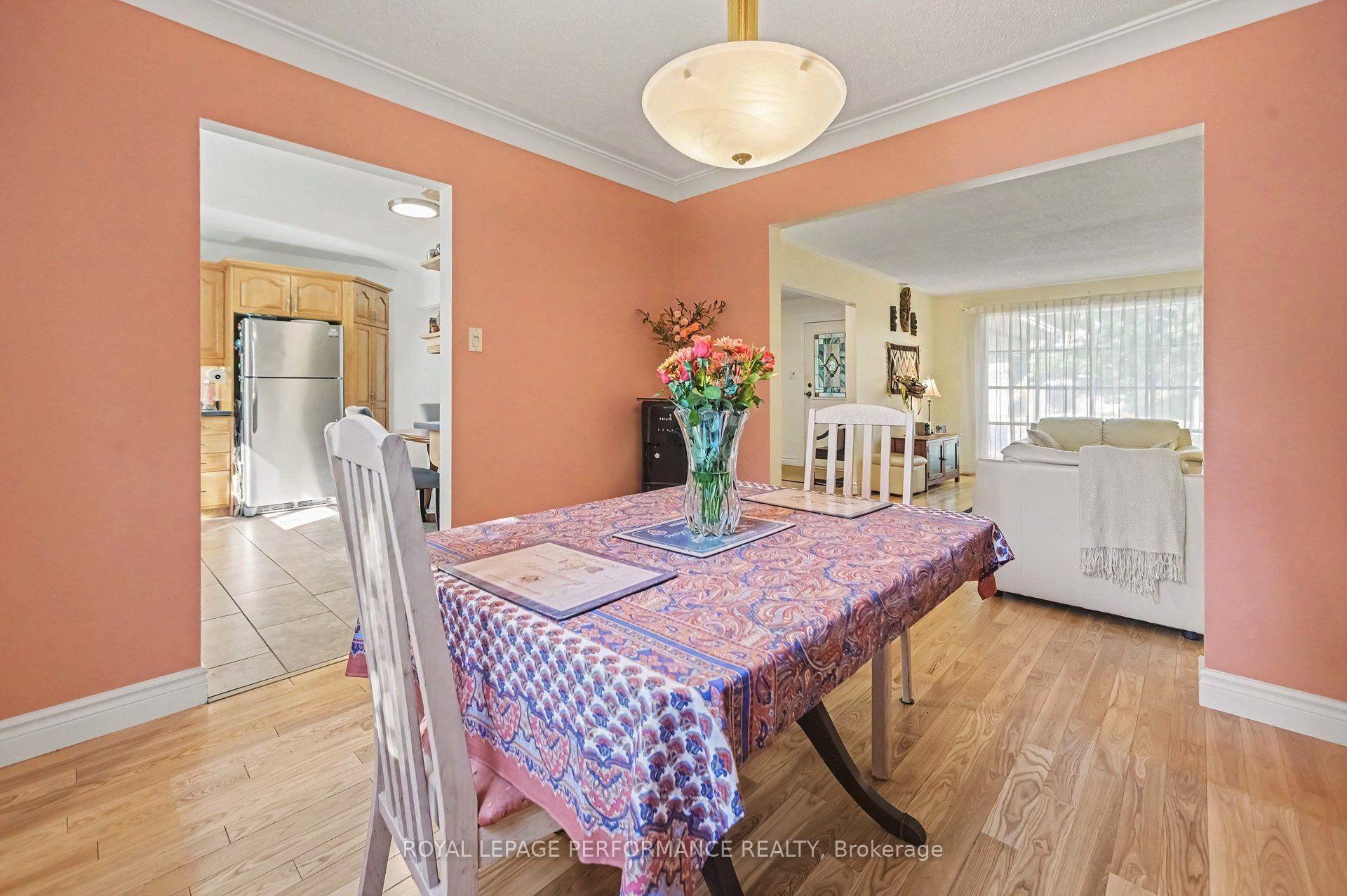 Photo 10 of 6284 Sundown Crescent, Ottawa, Convent Glen South — HOMEH