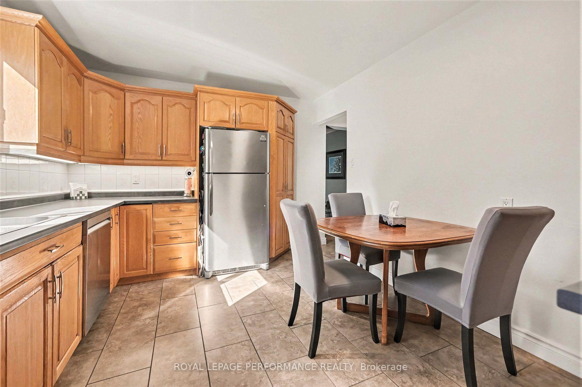 Photo 13 of 6284 Sundown Crescent, Ottawa, Convent Glen South — HOMEH