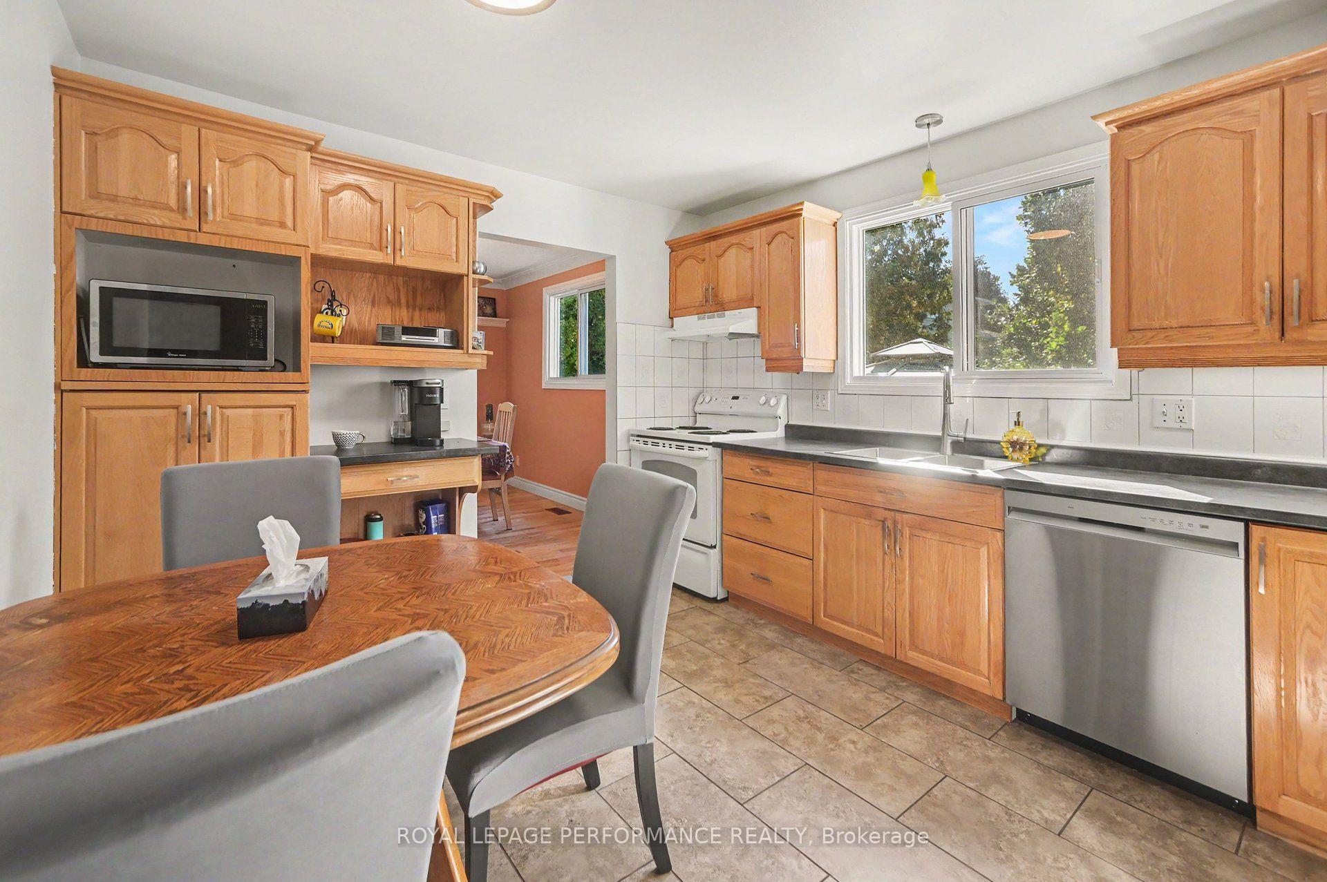Photo 14 of 6284 Sundown Crescent, Ottawa, Convent Glen South — HOMEH