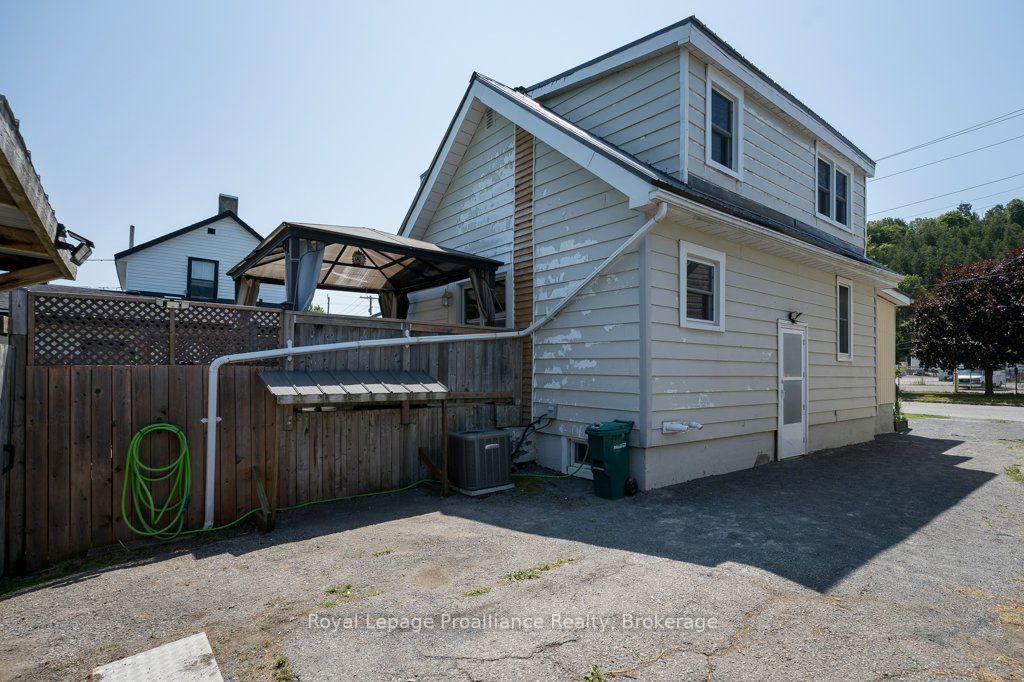 Photo 25 of 29 Pelham Street, Quinte West, Trenton Ward — HOMEH