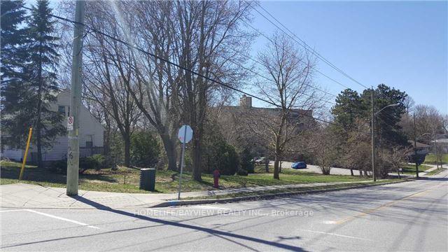 Photo 4 of 66 Roxborough Road, Newmarket, Gorham-College Manor — HOMEH