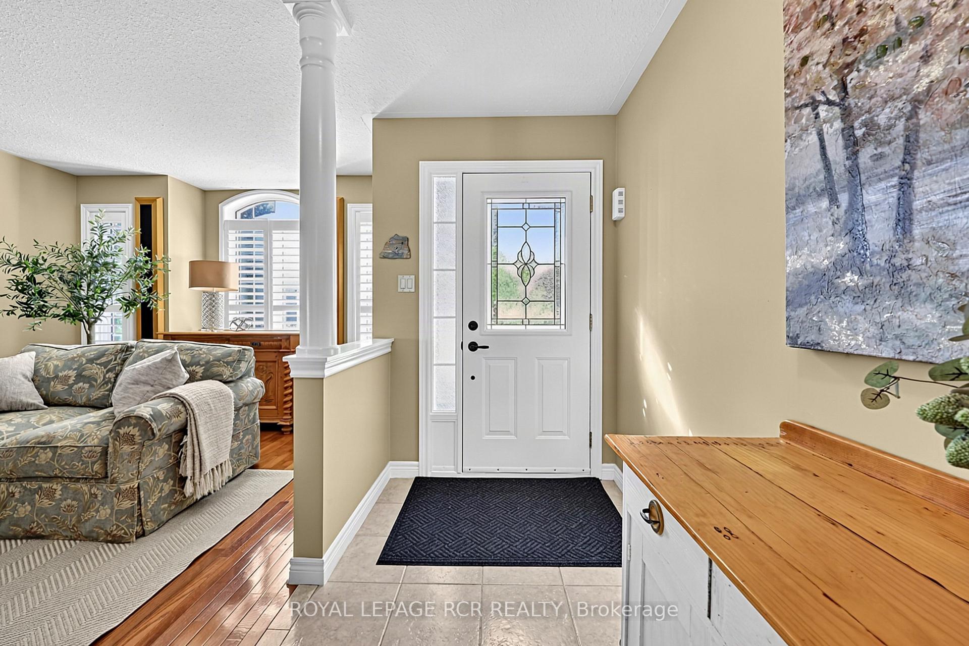 Photo 4 of 22 Nailsworth Crescent, Caledon, Caledon East — HOMEH