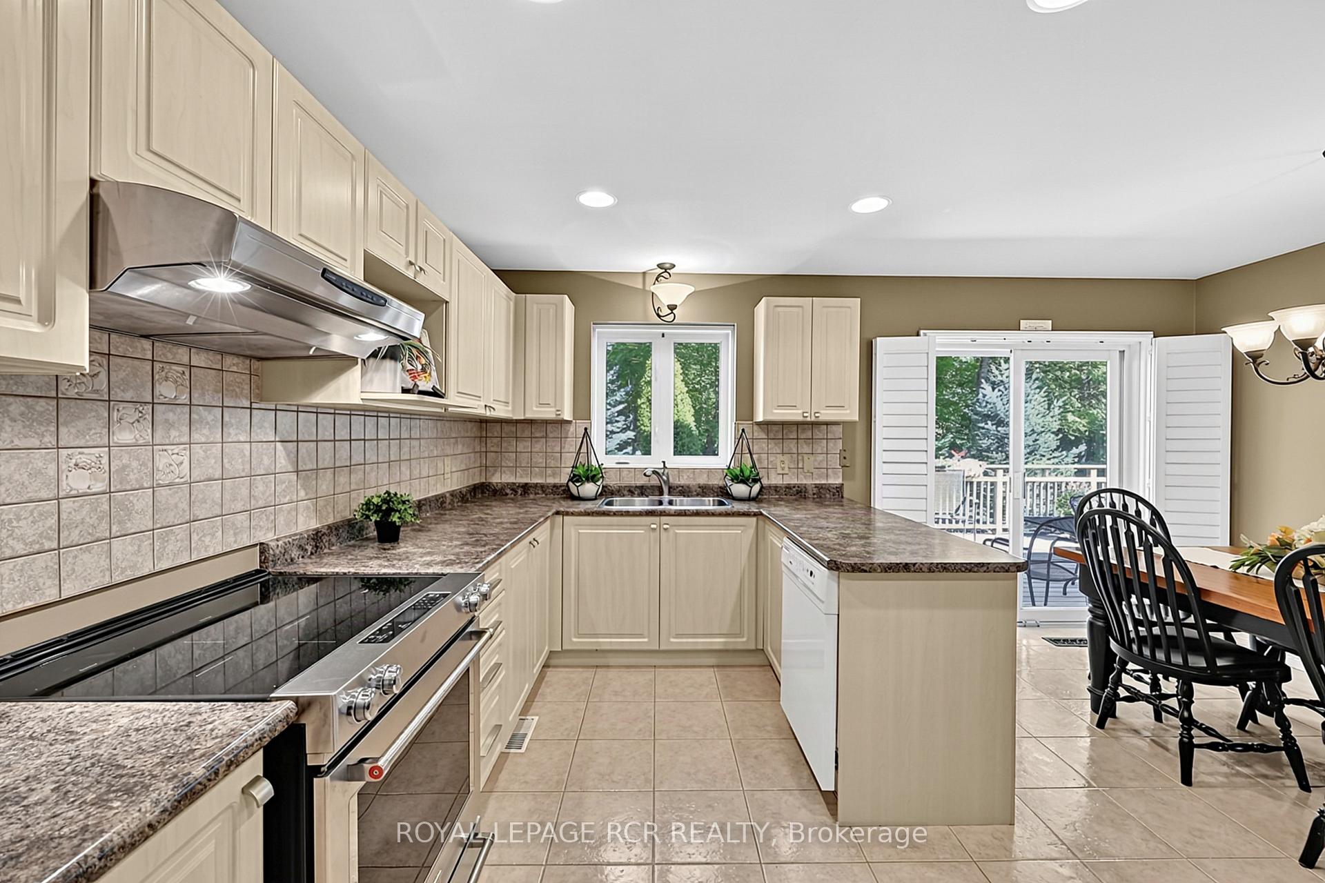 Photo 9 of 22 Nailsworth Crescent, Caledon, Caledon East — HOMEH