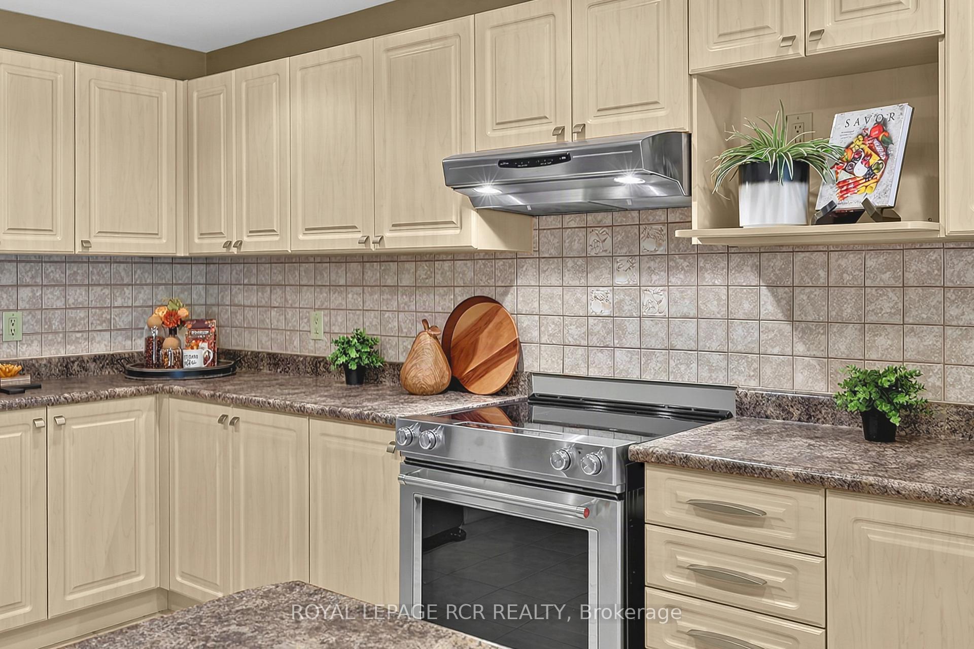Photo 10 of 22 Nailsworth Crescent, Caledon, Caledon East — HOMEH