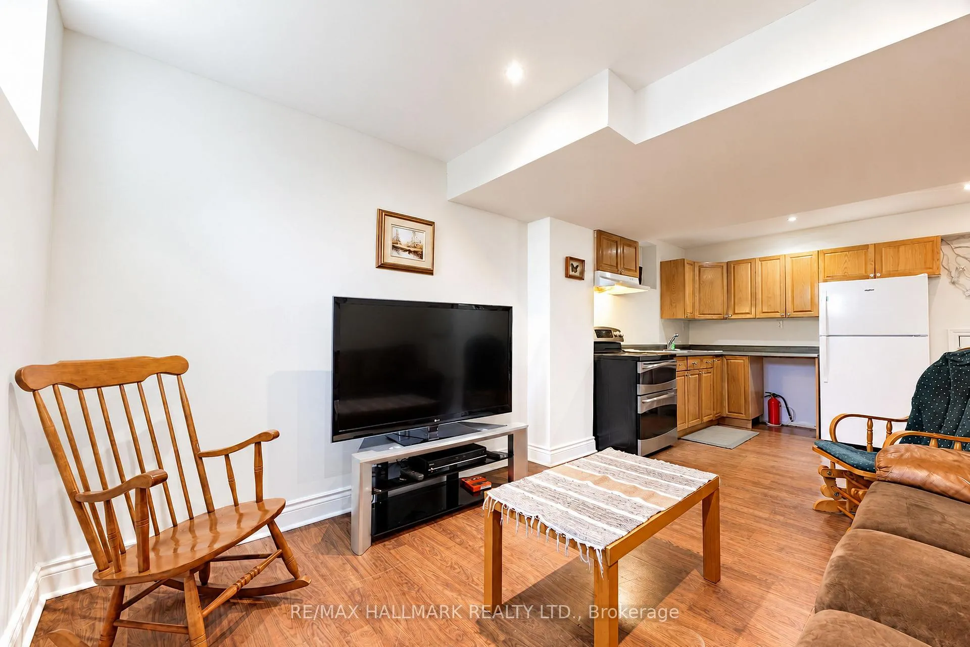 Photo 8 of 16 Braehead Drive, Richmond Hill, Jefferson — HOMEH