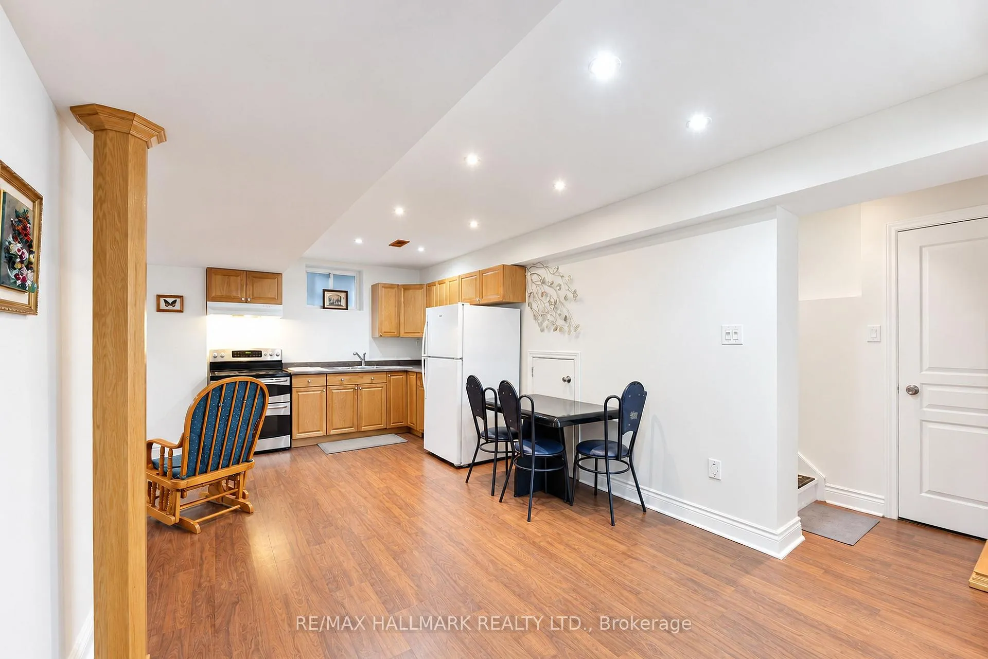 Photo 10 of 16 Braehead Drive, Richmond Hill, Jefferson — HOMEH