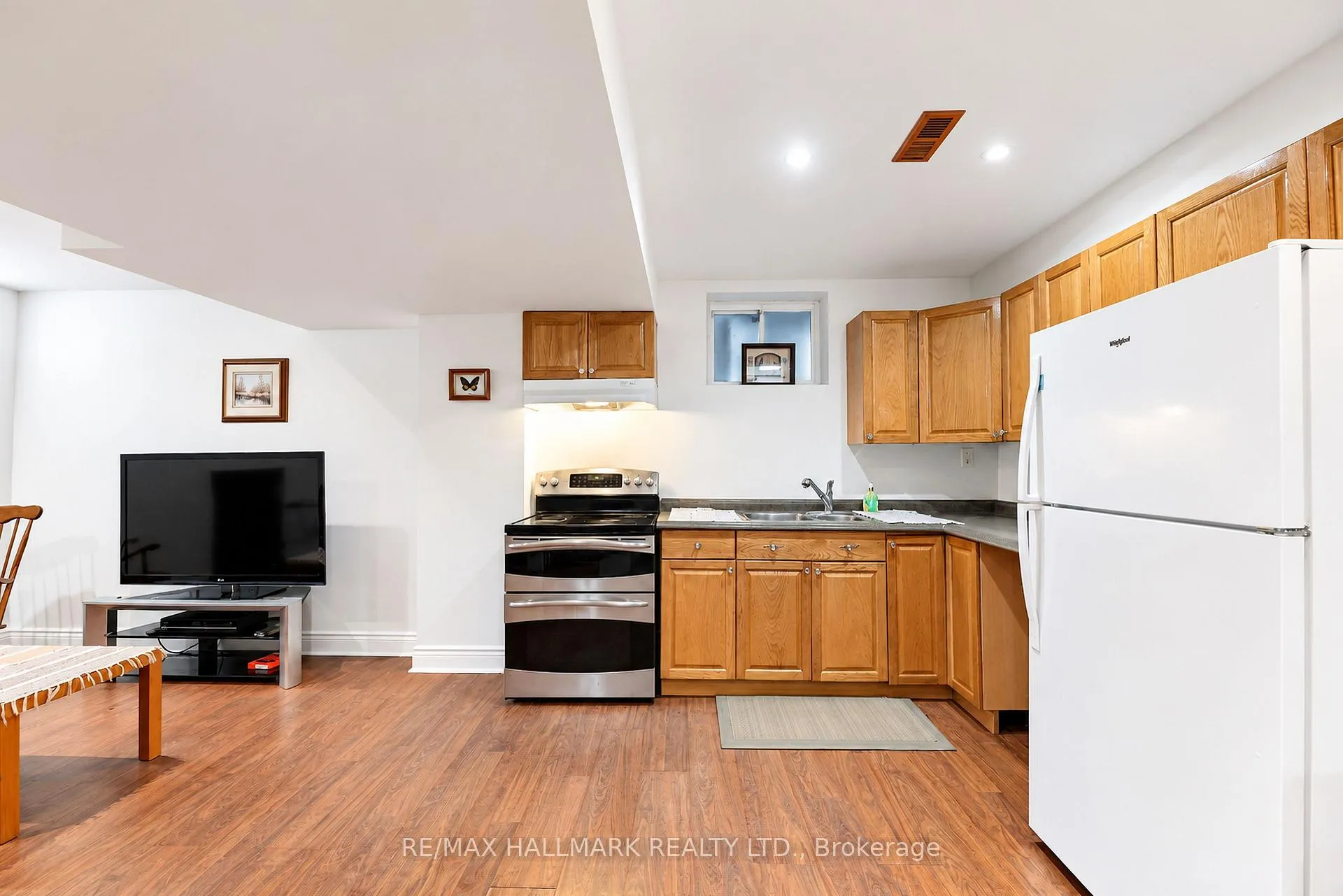 Photo 13 of 16 Braehead Drive, Richmond Hill, Jefferson — HOMEH