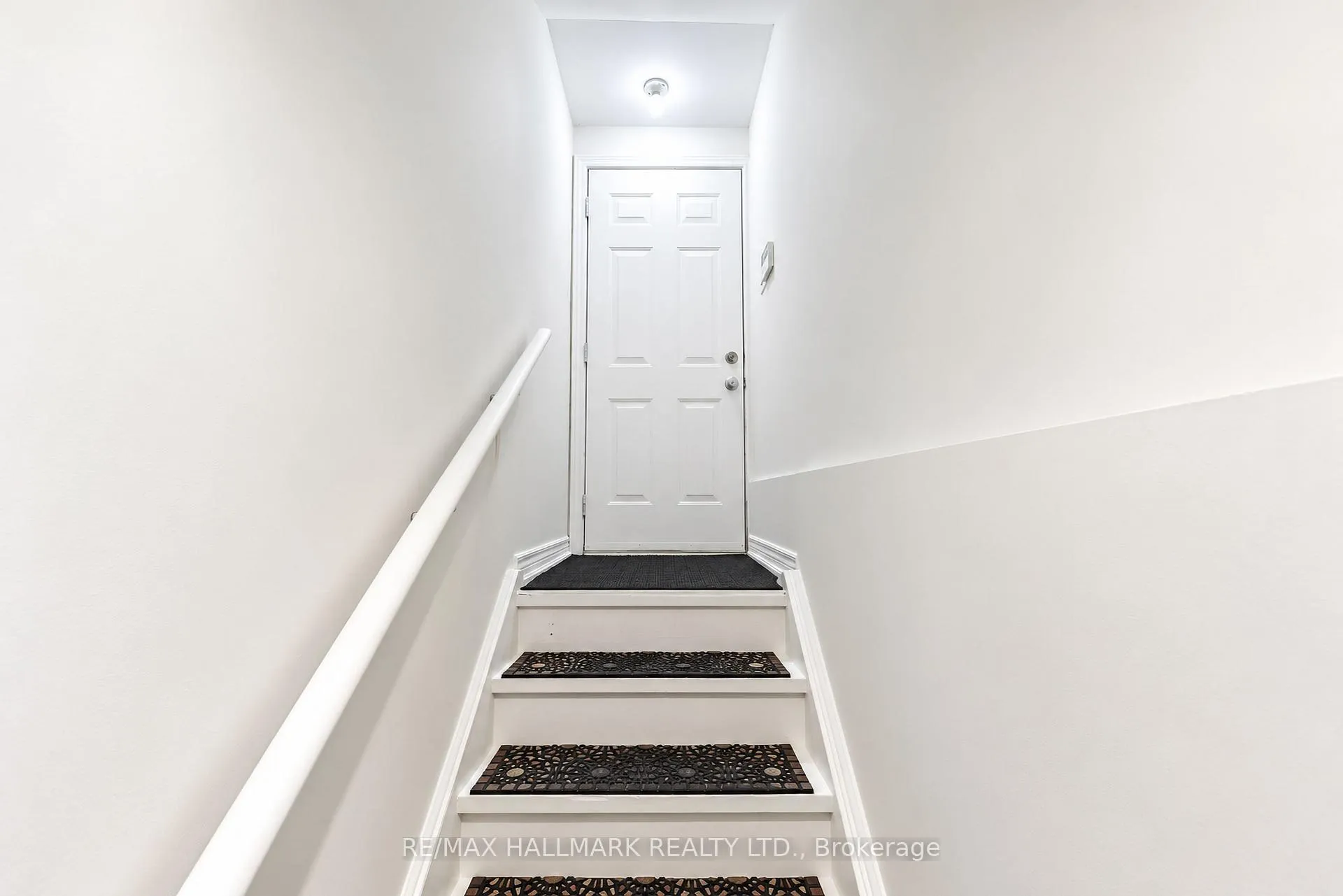 Photo 24 of 16 Braehead Drive, Richmond Hill, Jefferson — HOMEH