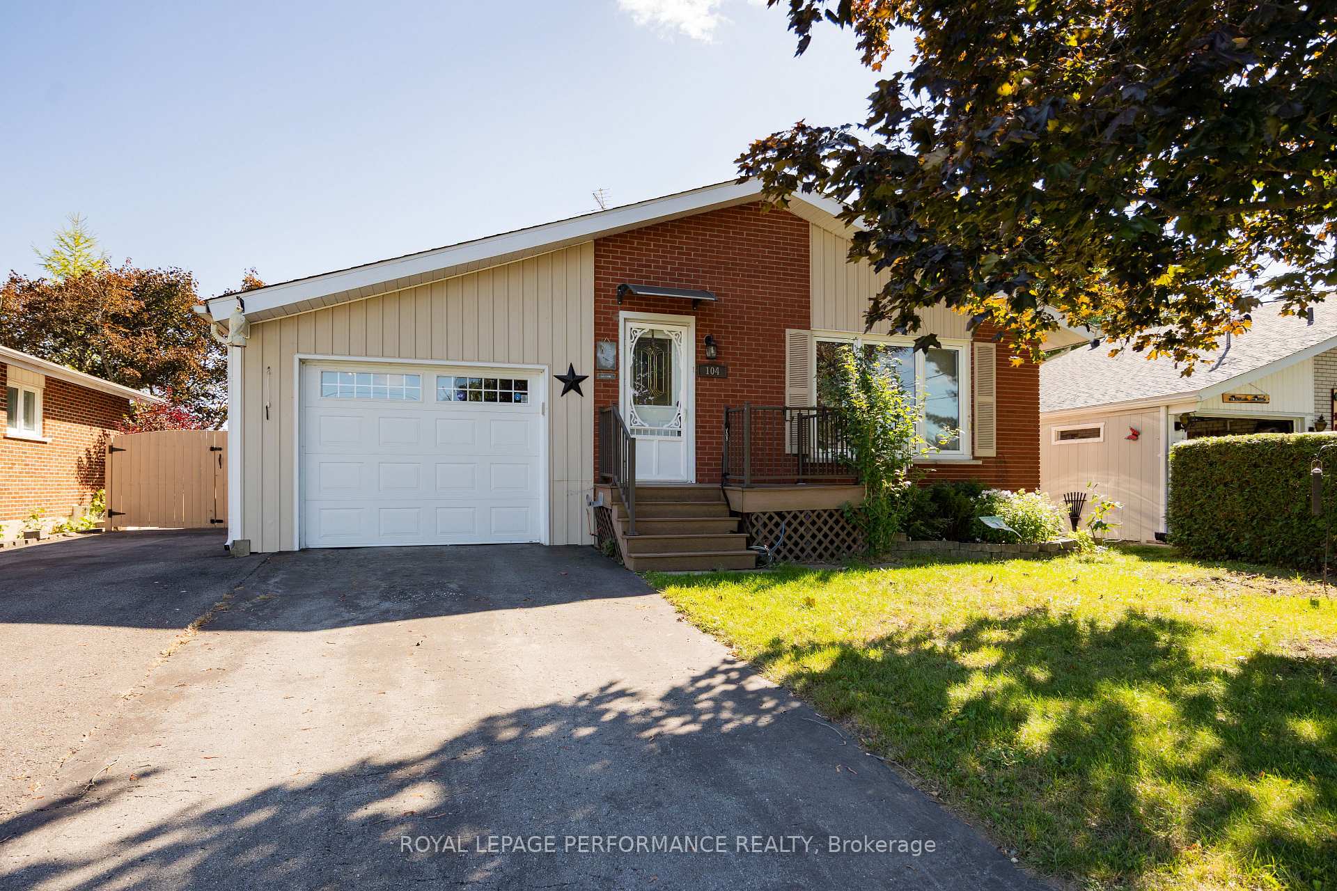 Front of 104 Kincardine Street W