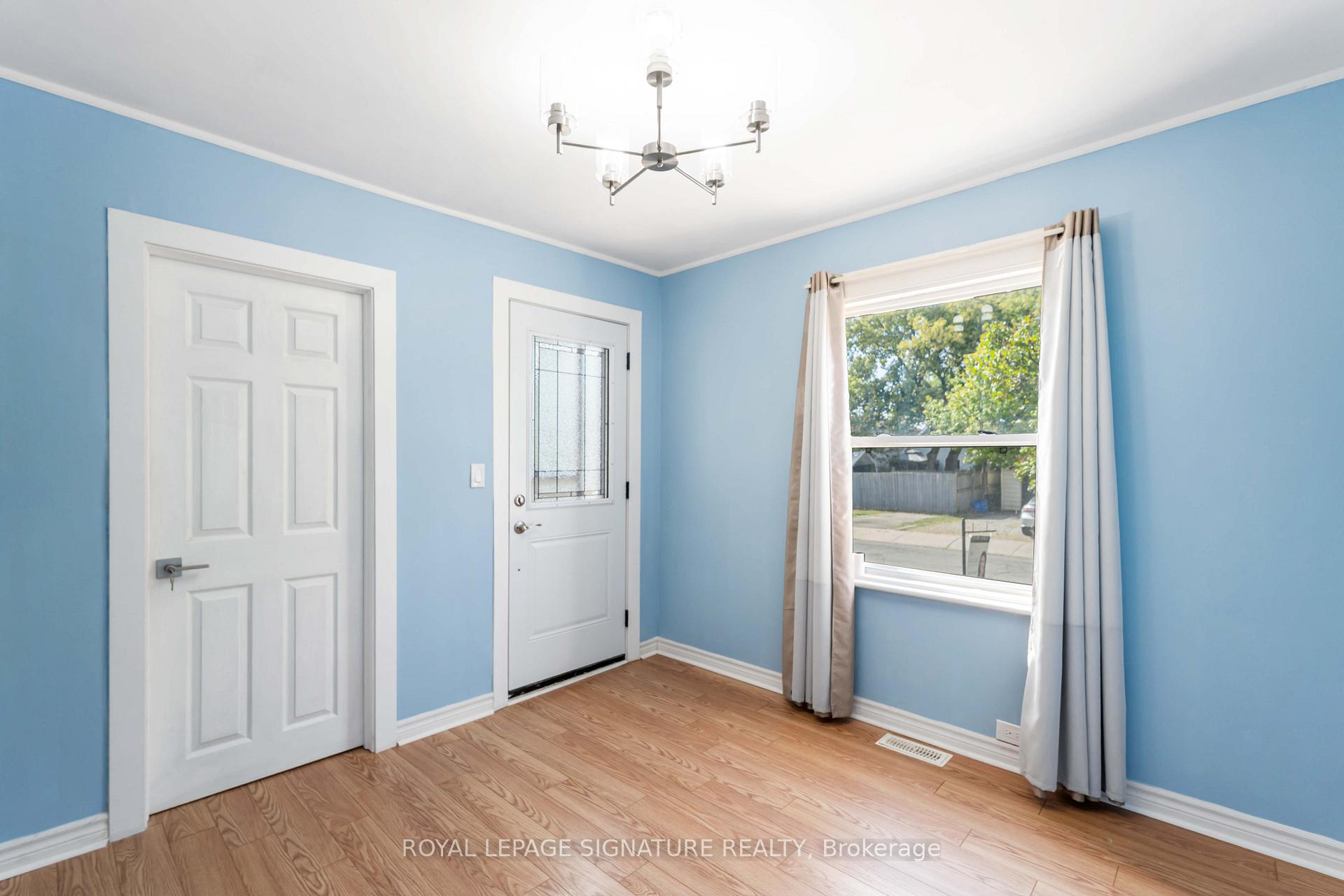 Photo 10 of 84 Frederick Avenue, Hamilton, Crown Point — HOMEH