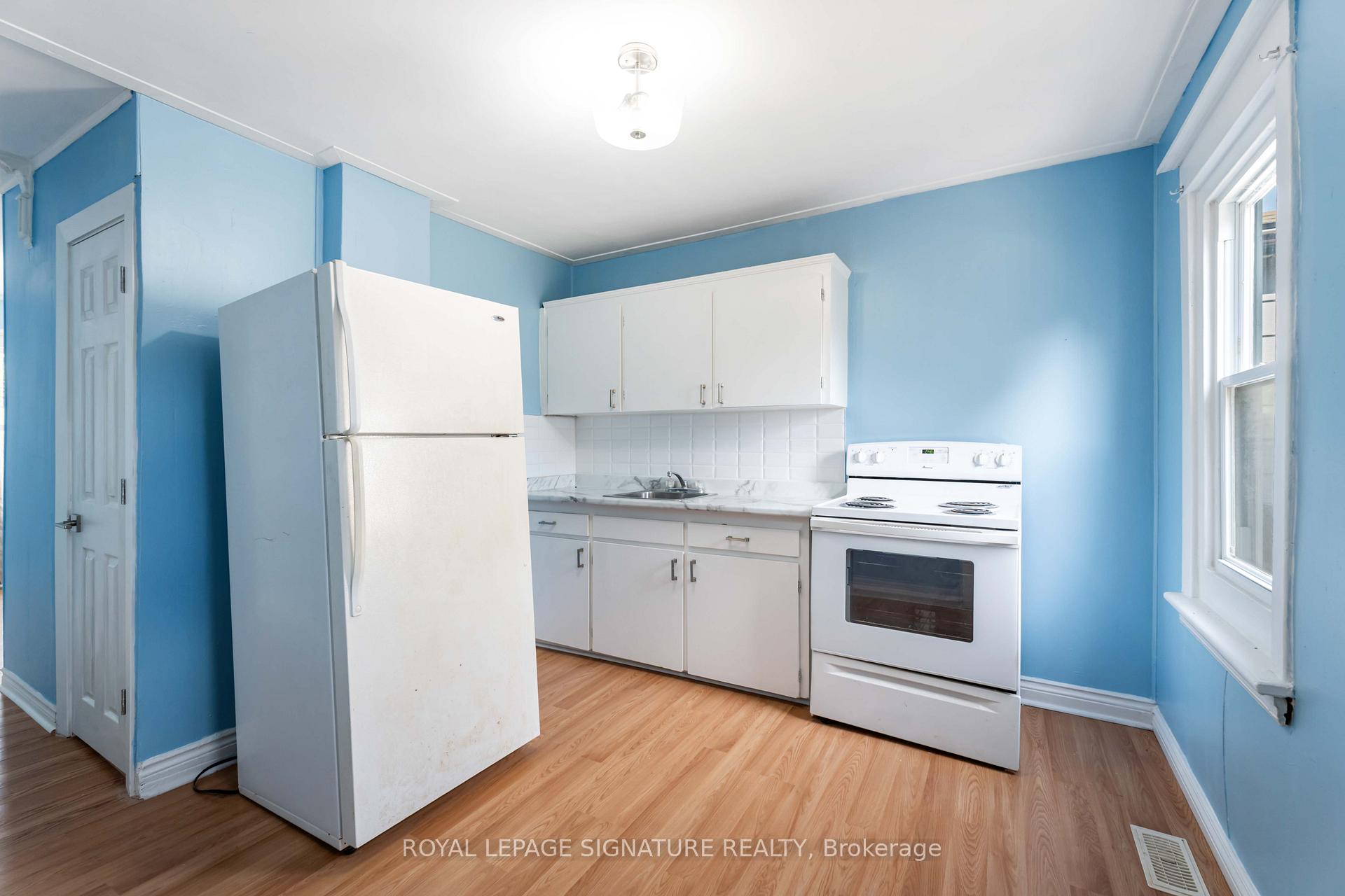 Photo 12 of 84 Frederick Avenue, Hamilton, Crown Point — HOMEH
