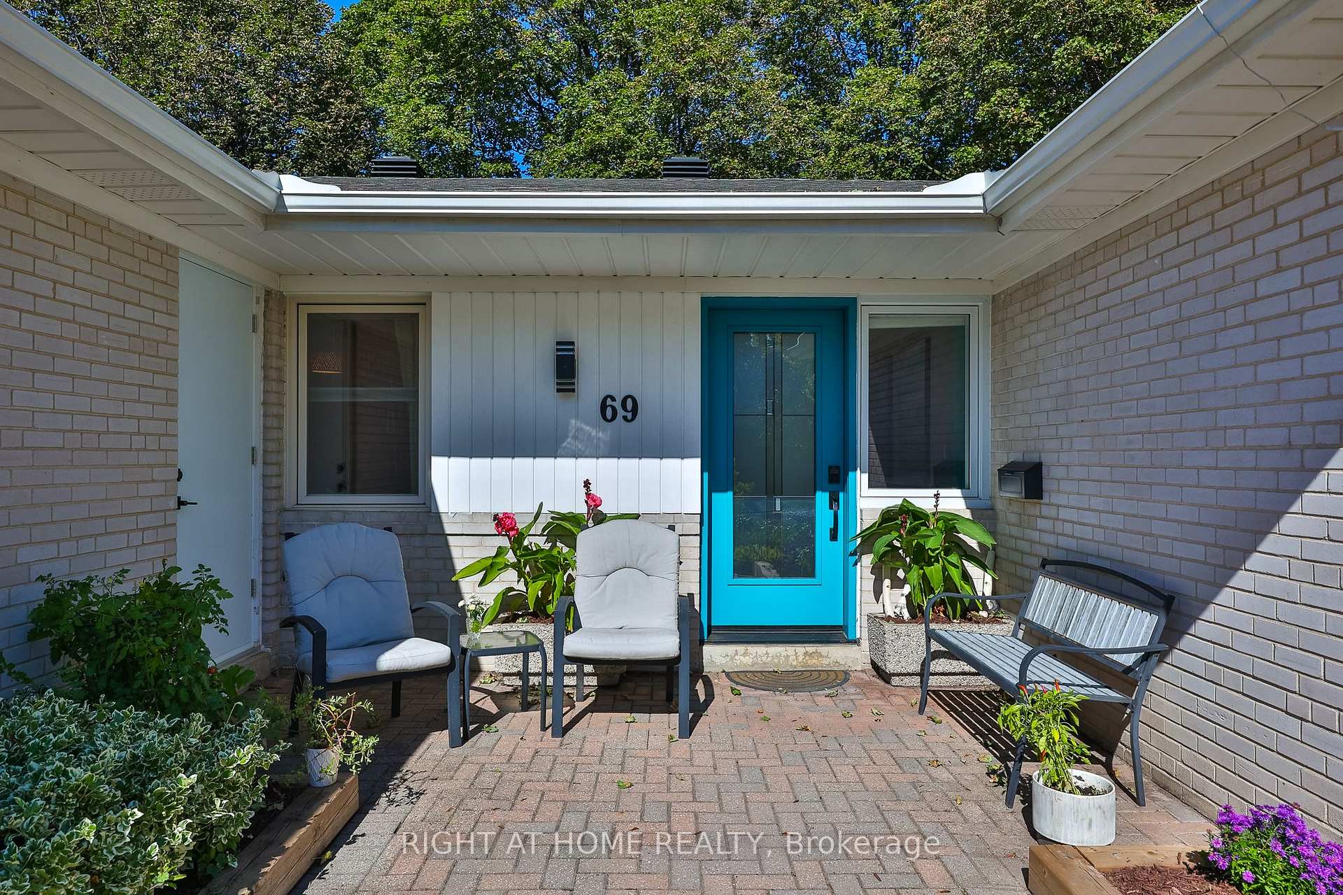 Photo 3 of 69 Montressor Drive, North York, St. Andrew-Windfields — HOMEH