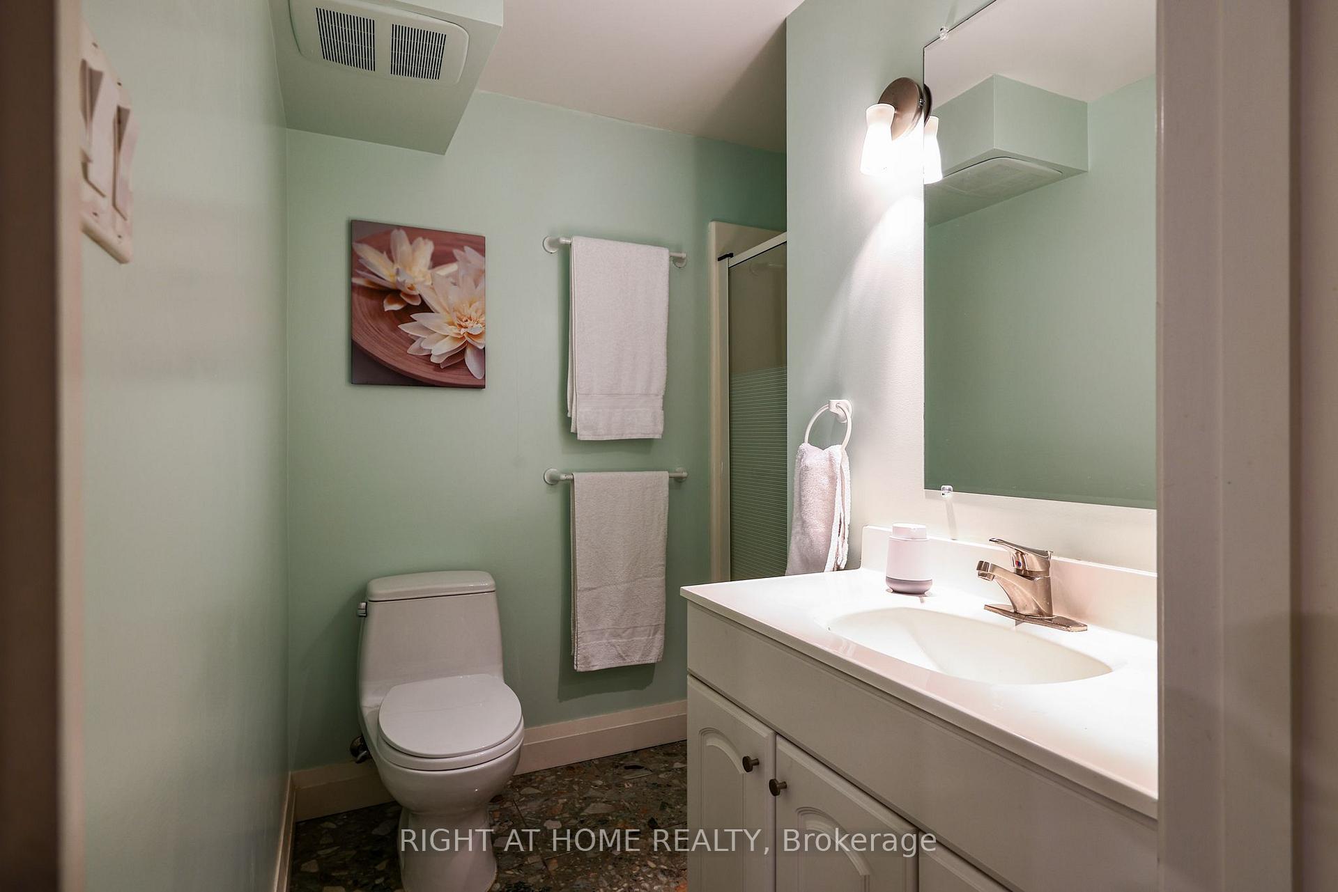 Photo 23 of 69 Montressor Drive, North York, St. Andrew-Windfields — HOMEH