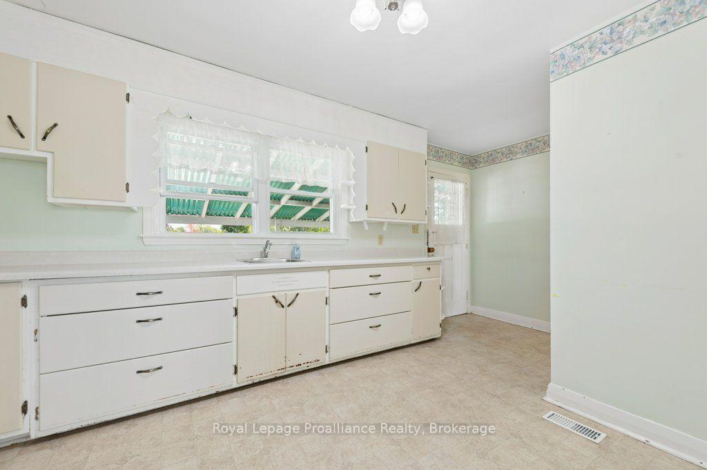 Photo 13 of 47 Bay Drive, Belleville, Belleville Ward — HOMEH