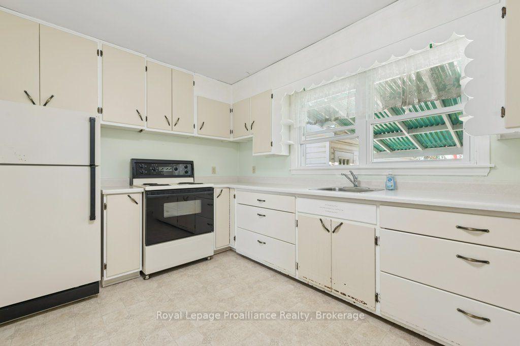 Photo 14 of 47 Bay Drive, Belleville, Belleville Ward — HOMEH