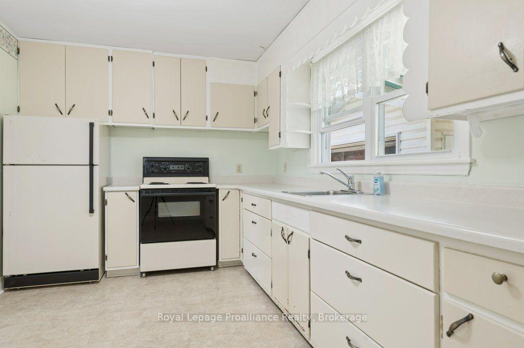 Photo 15 of 47 Bay Drive, Belleville, Belleville Ward — HOMEH