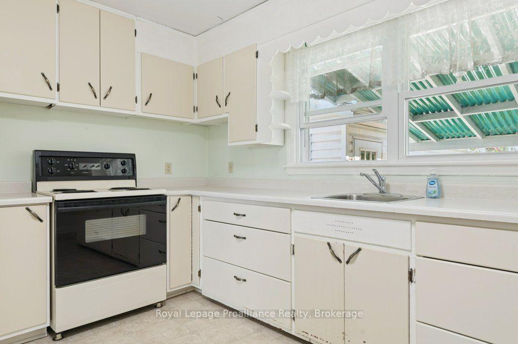 Photo 16 of 47 Bay Drive, Belleville, Belleville Ward — HOMEH