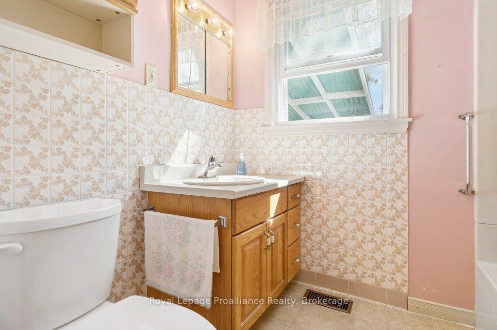 Photo 19 of 47 Bay Drive, Belleville, Belleville Ward — HOMEH
