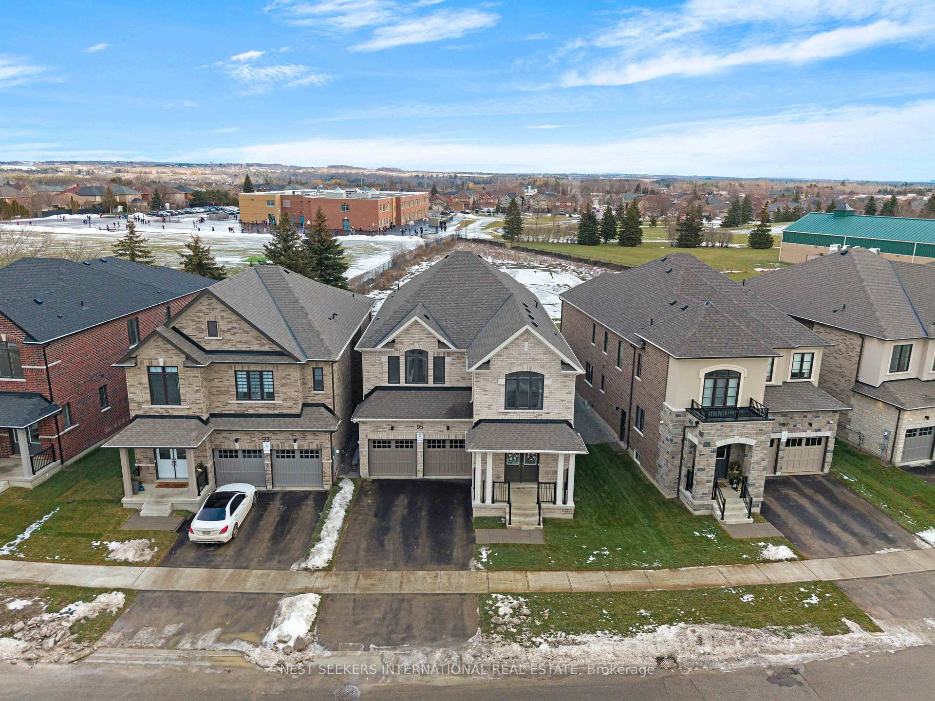 Photo 2 of 95 Pembrook Street, Caledon, Bolton East — HOMEH