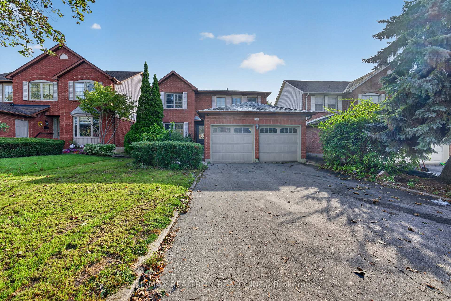 Photo 2 of 765 Stonepath Circle, Pickering, Amberlea — HOMEH