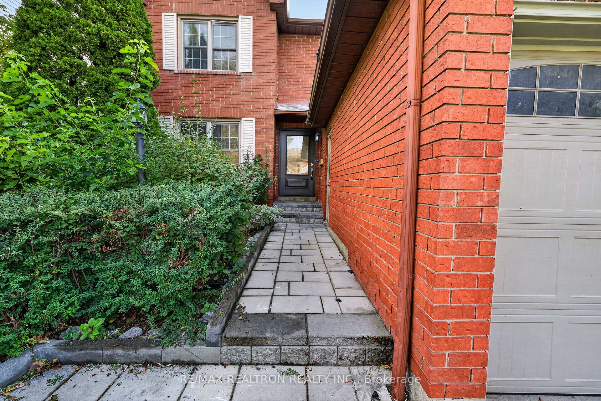 Photo 3 of 765 Stonepath Circle, Pickering, Amberlea — HOMEH
