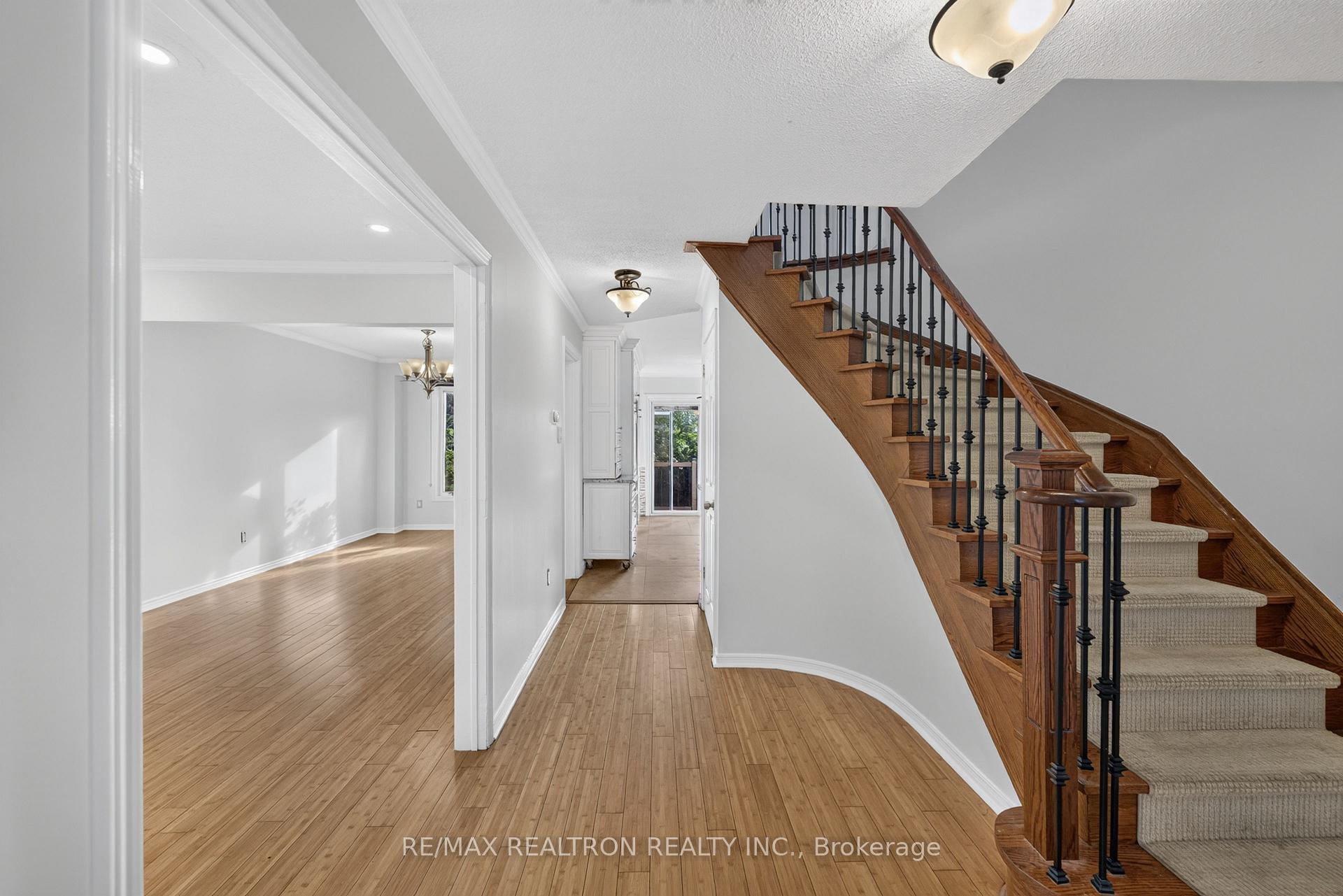 Photo 4 of 765 Stonepath Circle, Pickering, Amberlea — HOMEH