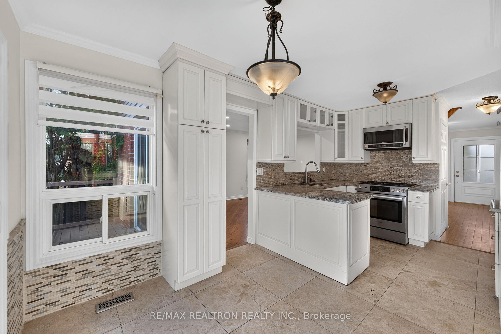 Photo 12 of 765 Stonepath Circle, Pickering, Amberlea — HOMEH