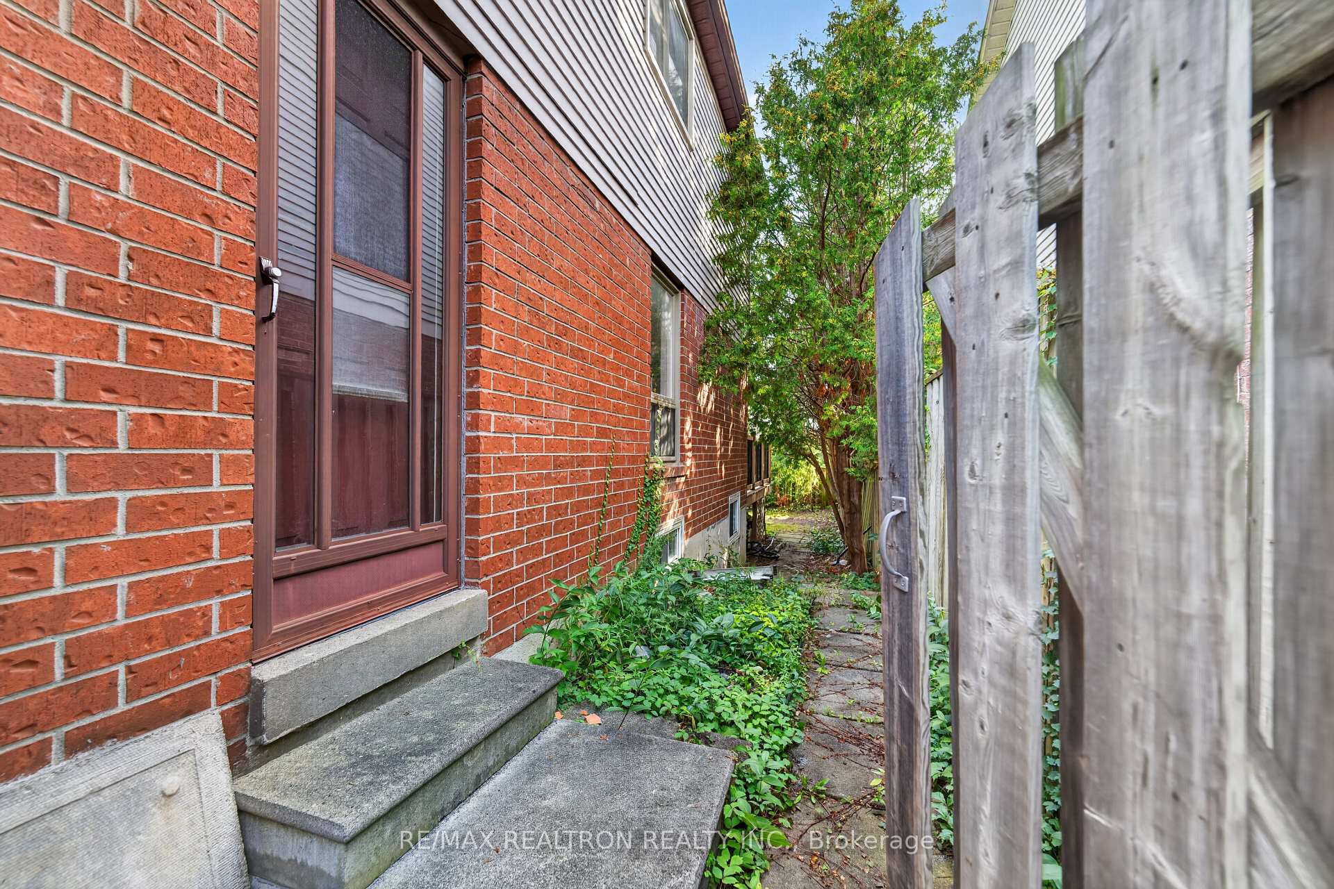 Photo 42 of 765 Stonepath Circle, Pickering, Amberlea — HOMEH