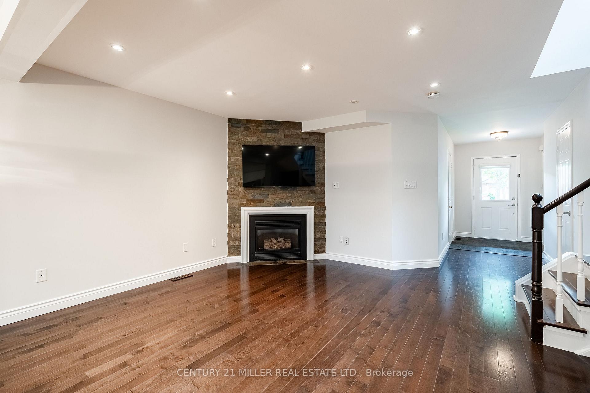 Photo 5 of Unit 30, 2920 Headon Forest Drive, Burlington, Headon — HOMEH
